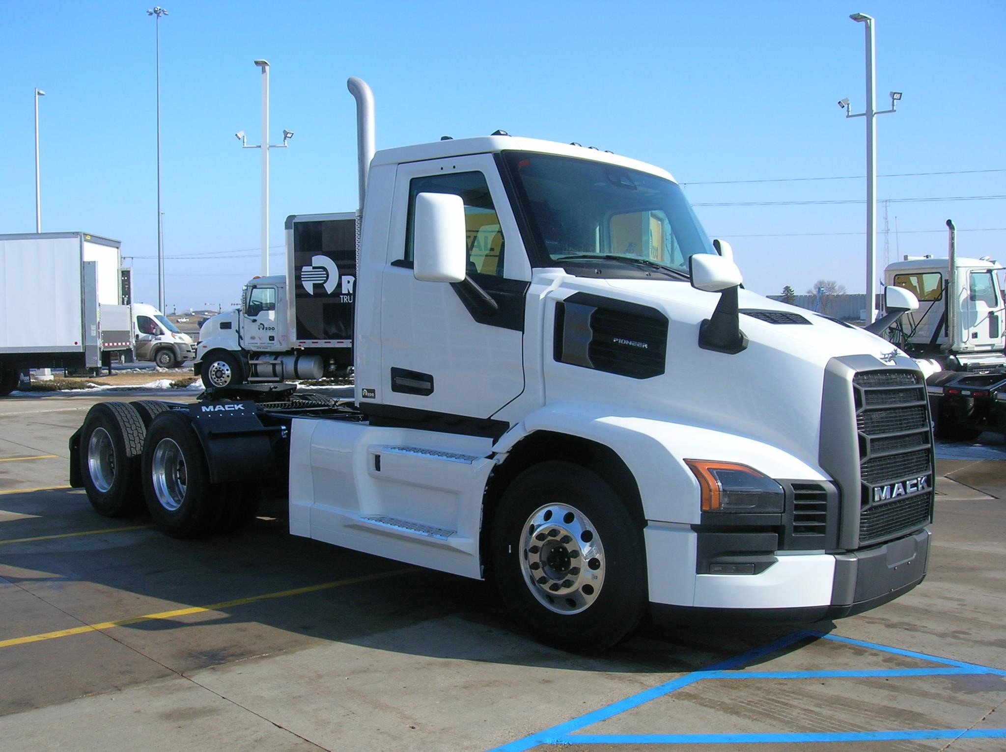 2026 MACK PIONEER 64T 2026 MACK PIONEER 64T - image 3 of 6