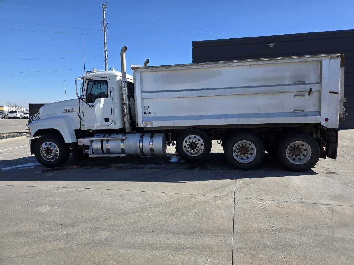 2012 MACK PINNACLE CHU613 2012 MACK PINNACLE CHU613 - image 2 of 6