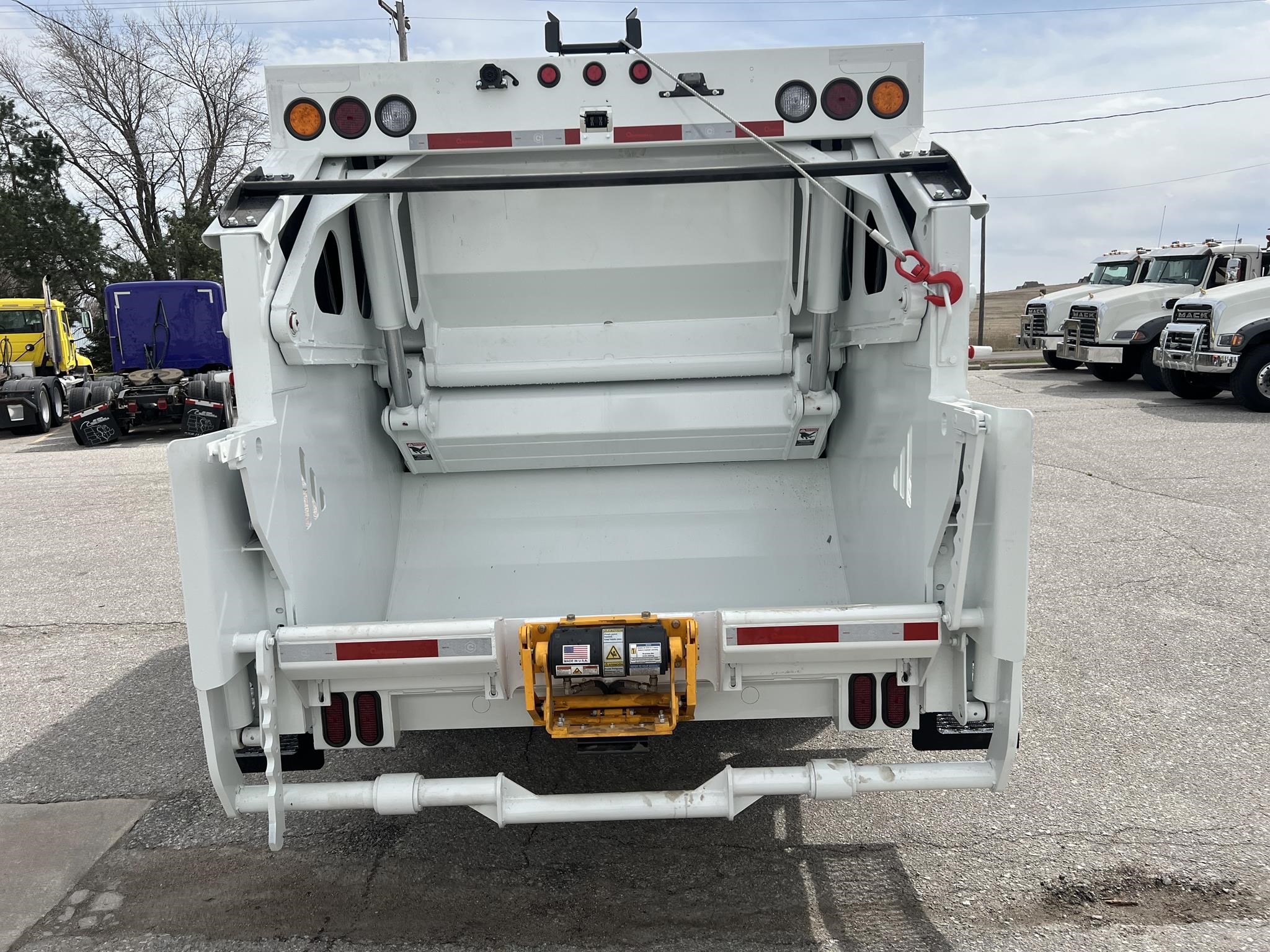 2026 HINO L7 2026 HINO L7 - image 4 of 6