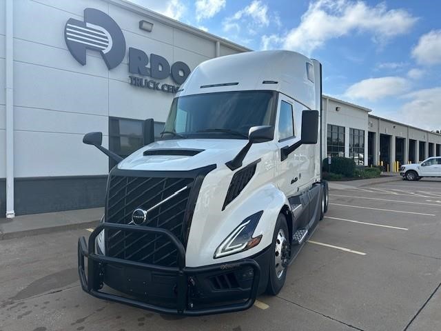 2026 VOLVO VNL64T860 - image 1 of 6