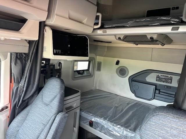 2026 VOLVO VNL64T860 - image 6 of 6