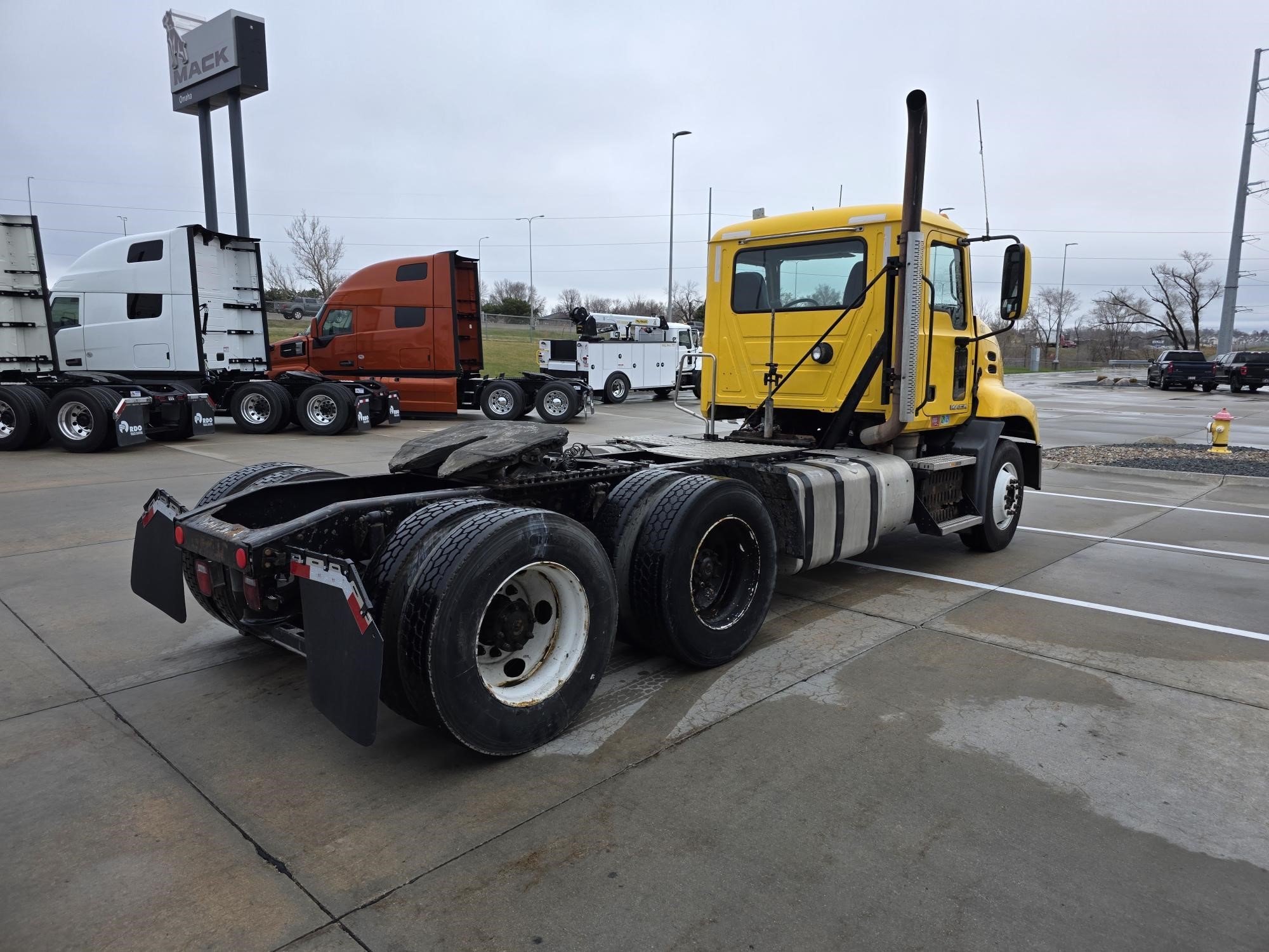 2015 MACK PINNACLE CXU613 - image 5 of 6