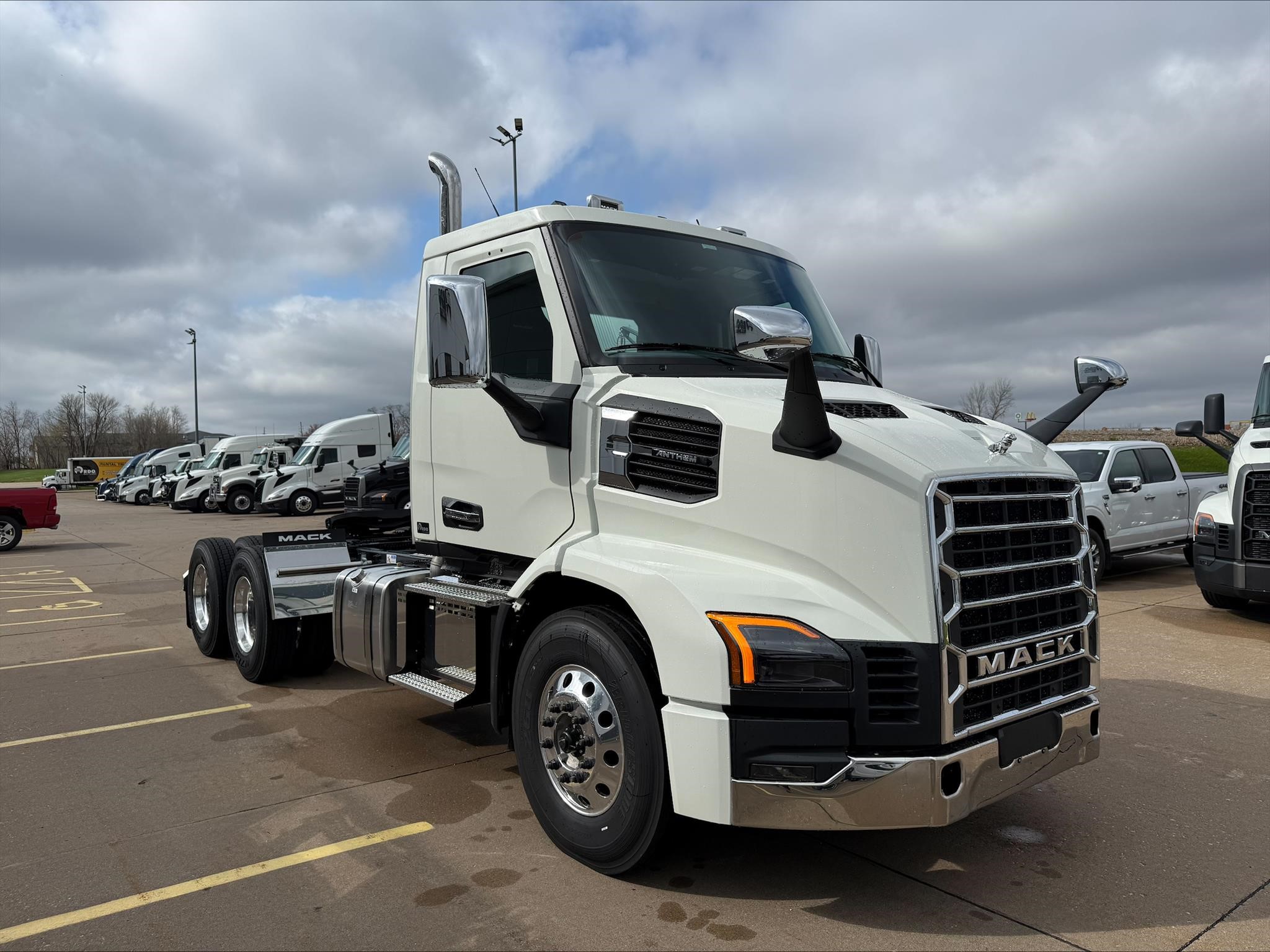 2027 MACK ANTHEM 64T - image 3 of 6