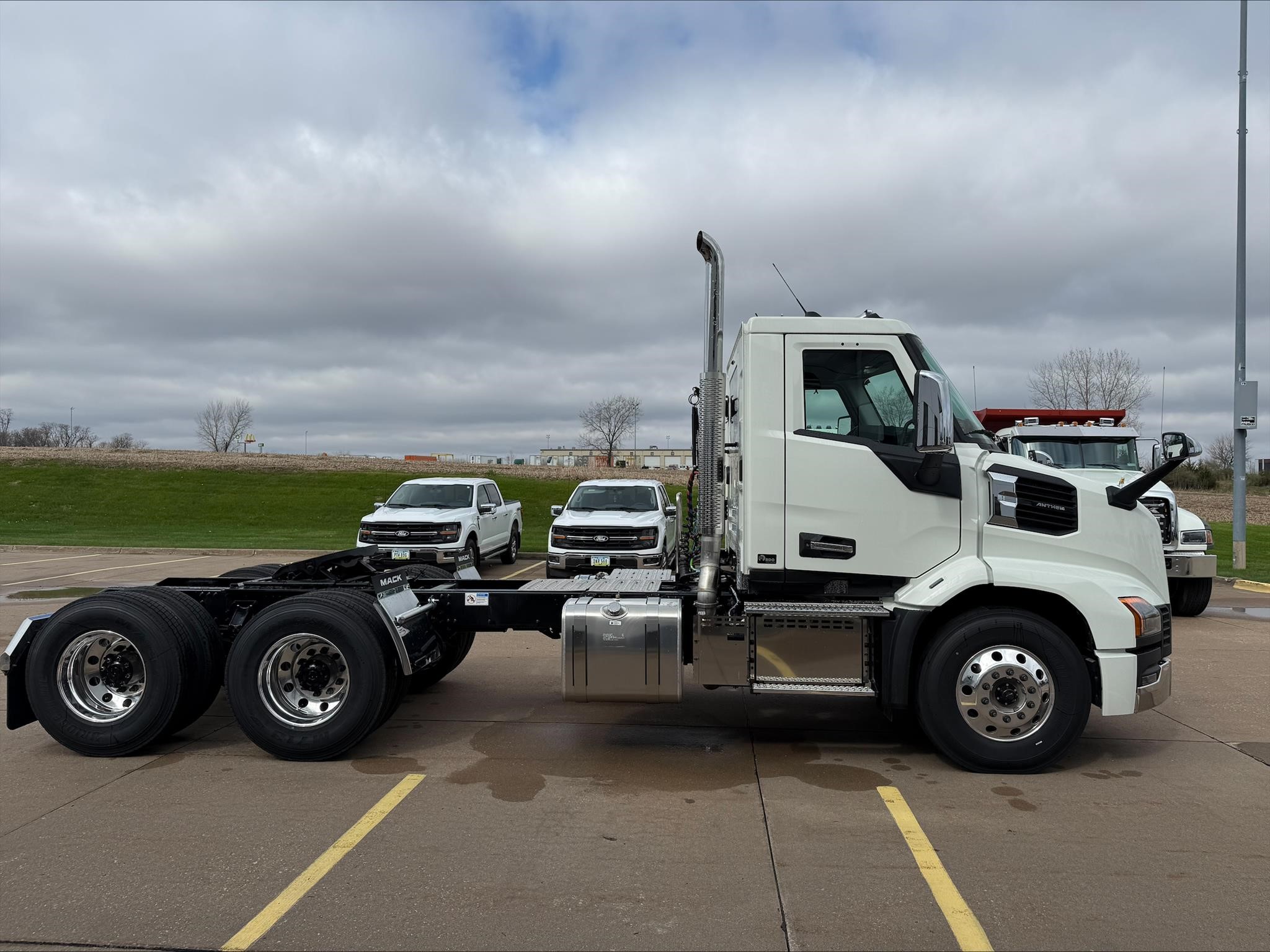 2027 MACK ANTHEM 64T - image 4 of 6