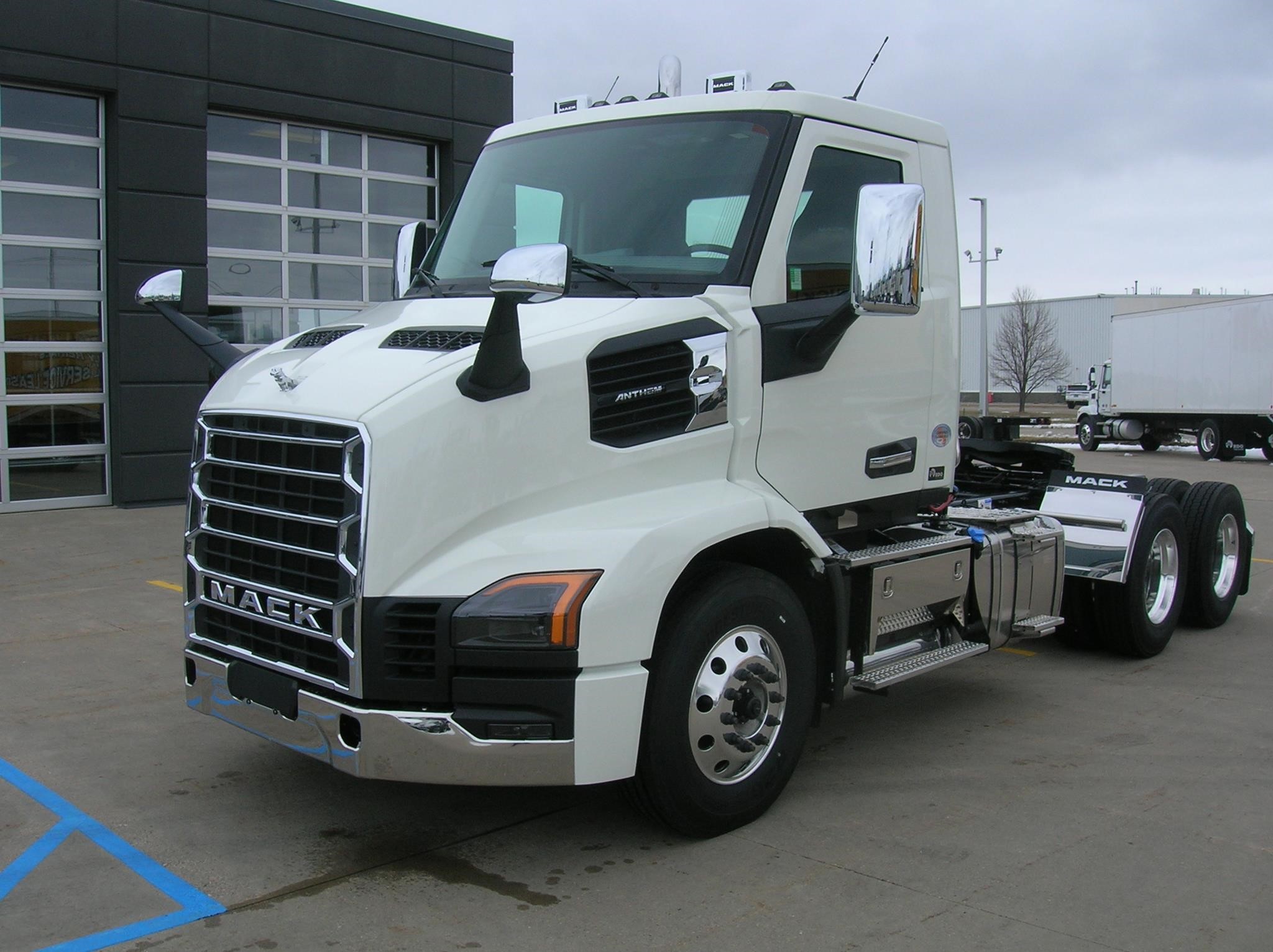 2027 MACK ANTHEM 64T - image 1 of 6