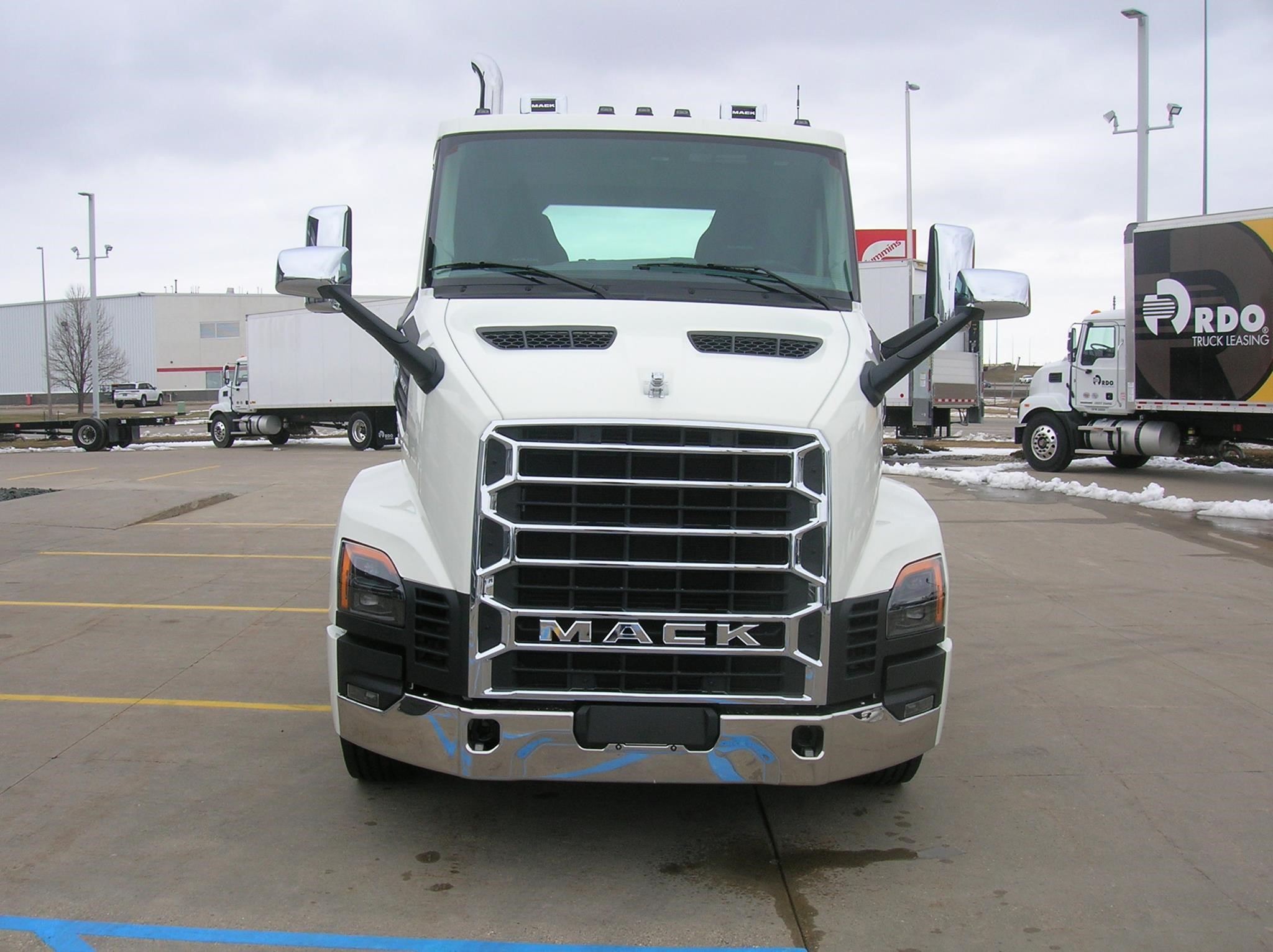2027 MACK ANTHEM 64T - image 2 of 6