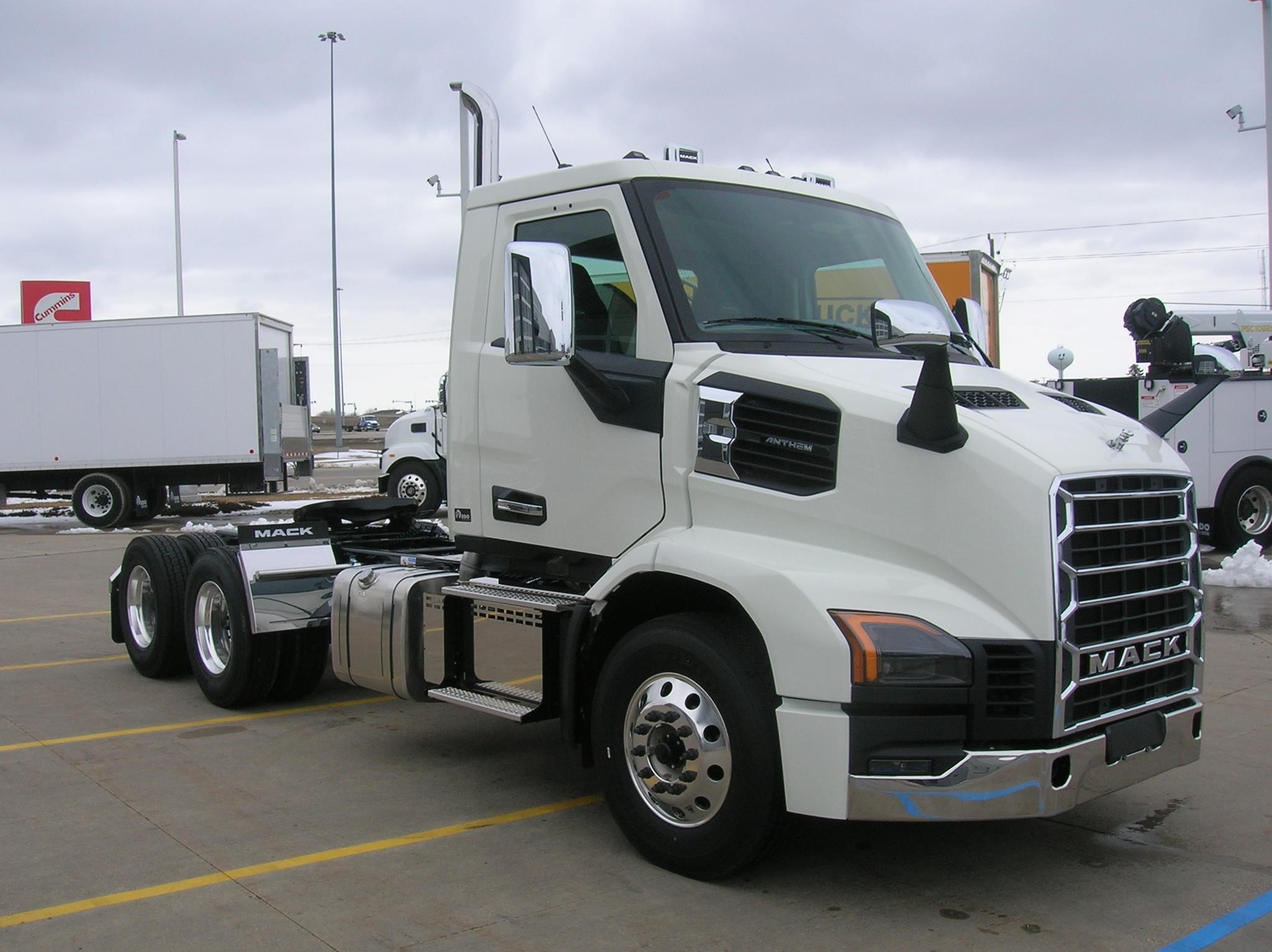 2027 MACK ANTHEM 64T - image 3 of 6