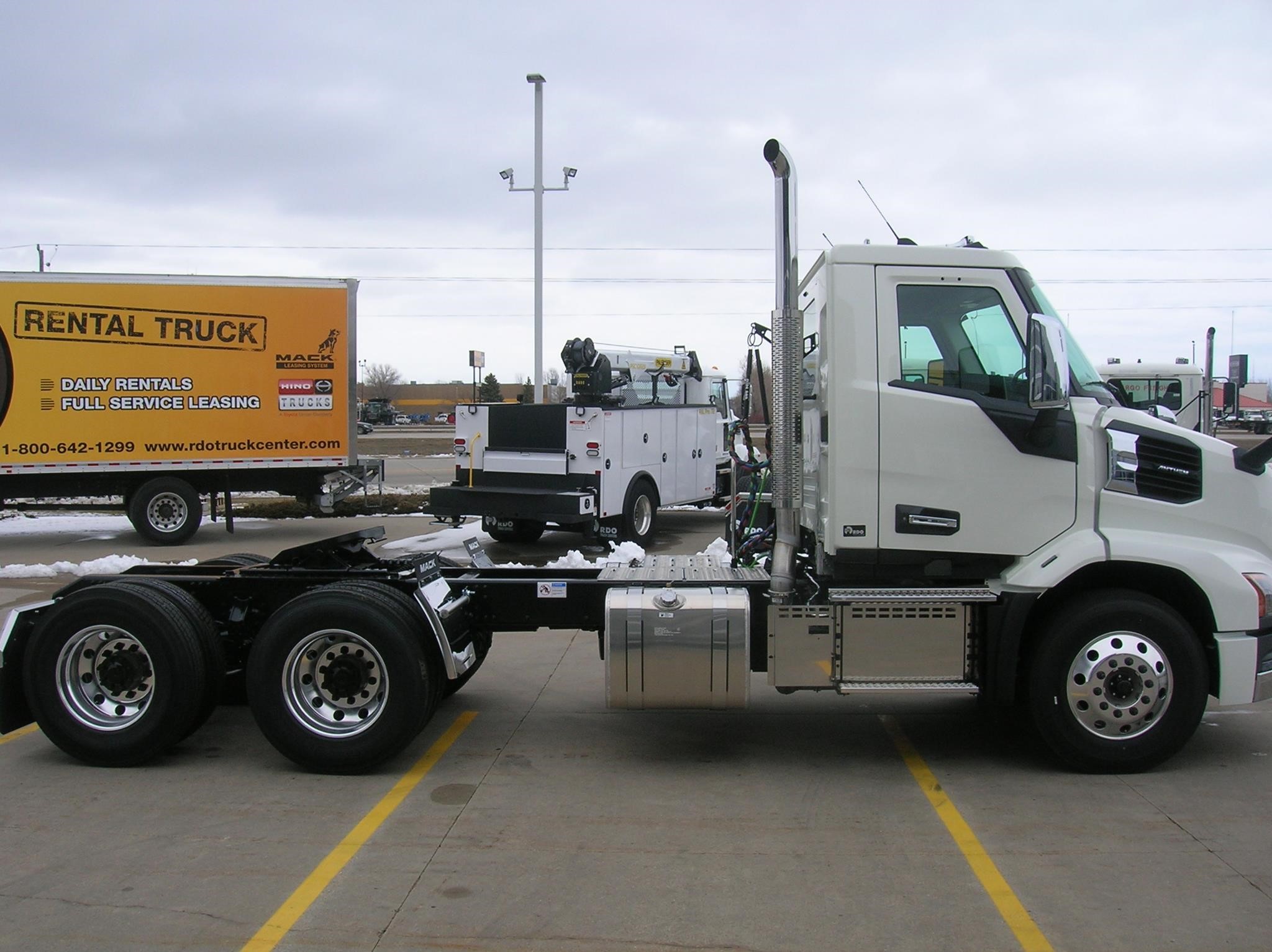 2027 MACK ANTHEM 64T - image 4 of 6