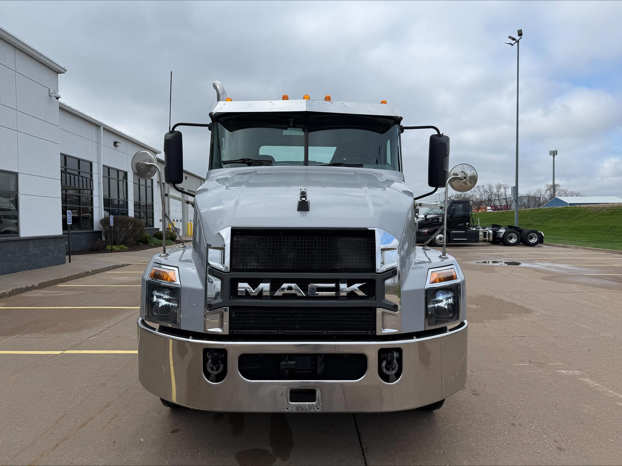 2021 MACK ANTHEM 64T - image 2 of 6