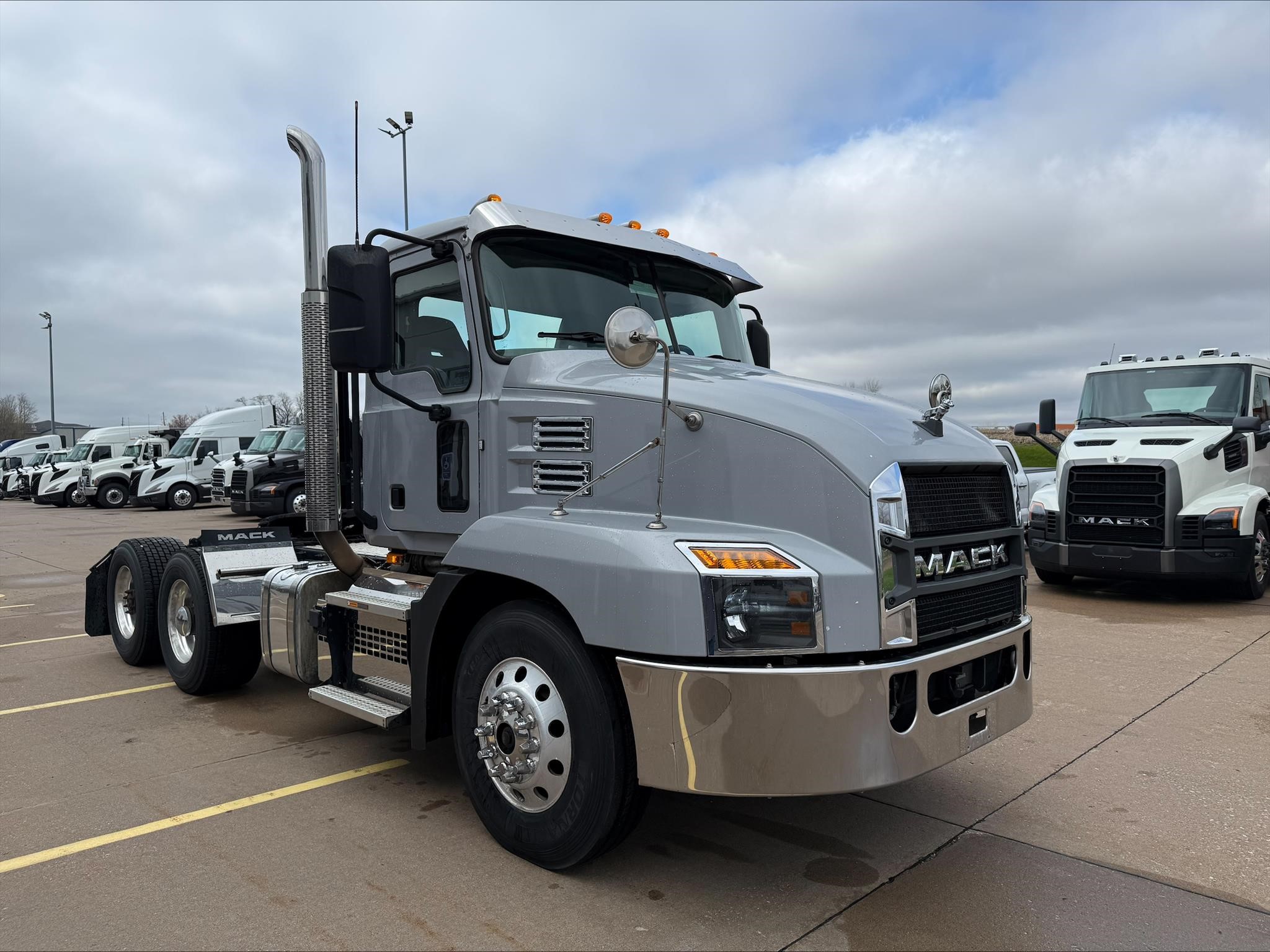 2021 MACK ANTHEM 64T - image 3 of 6