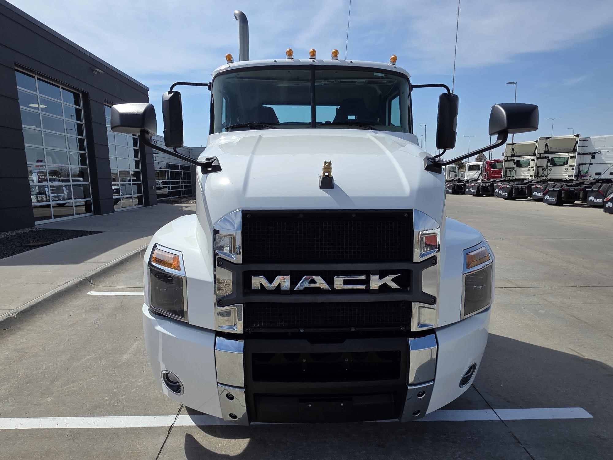 2021 MACK ANTHEM 64T - image 2 of 6