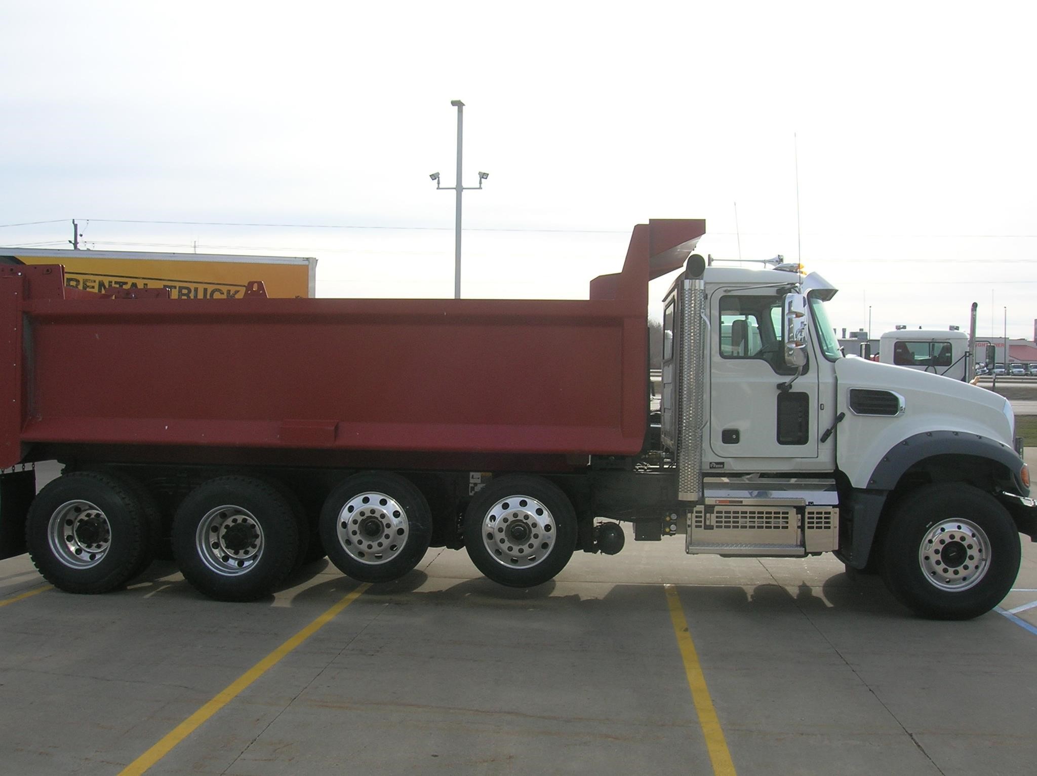 2027 MACK GRANITE 104FR - image 4 of 6