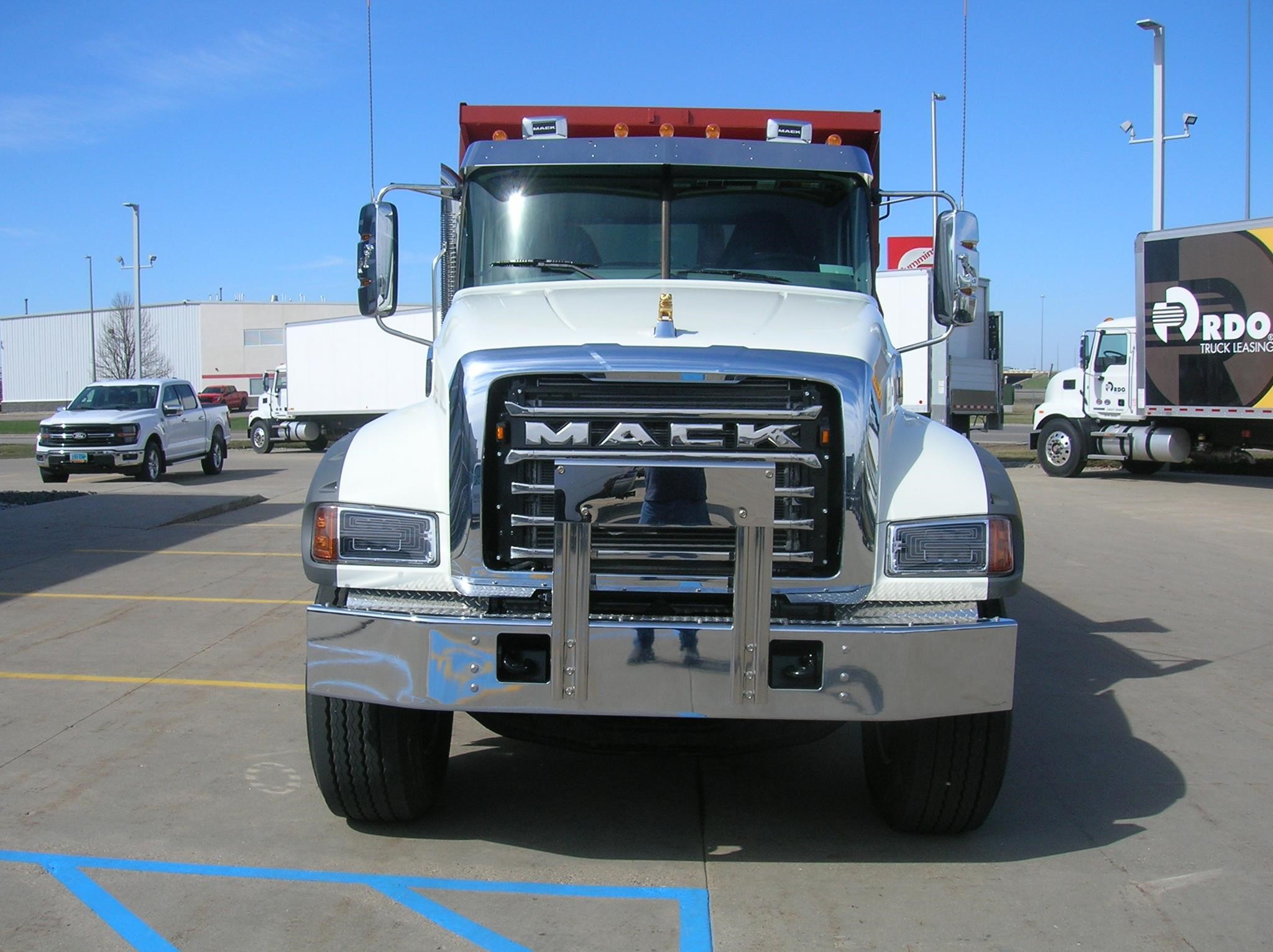 2027 MACK GRANITE 104FR - image 2 of 6