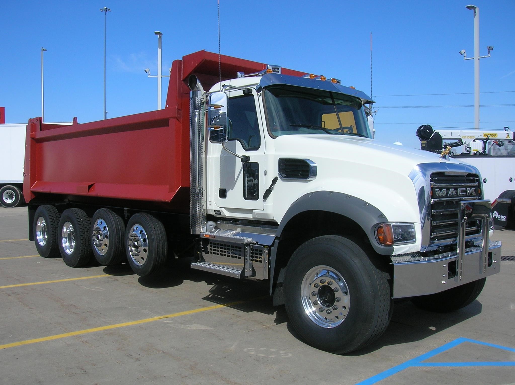 2027 MACK GRANITE 104FR - image 3 of 6