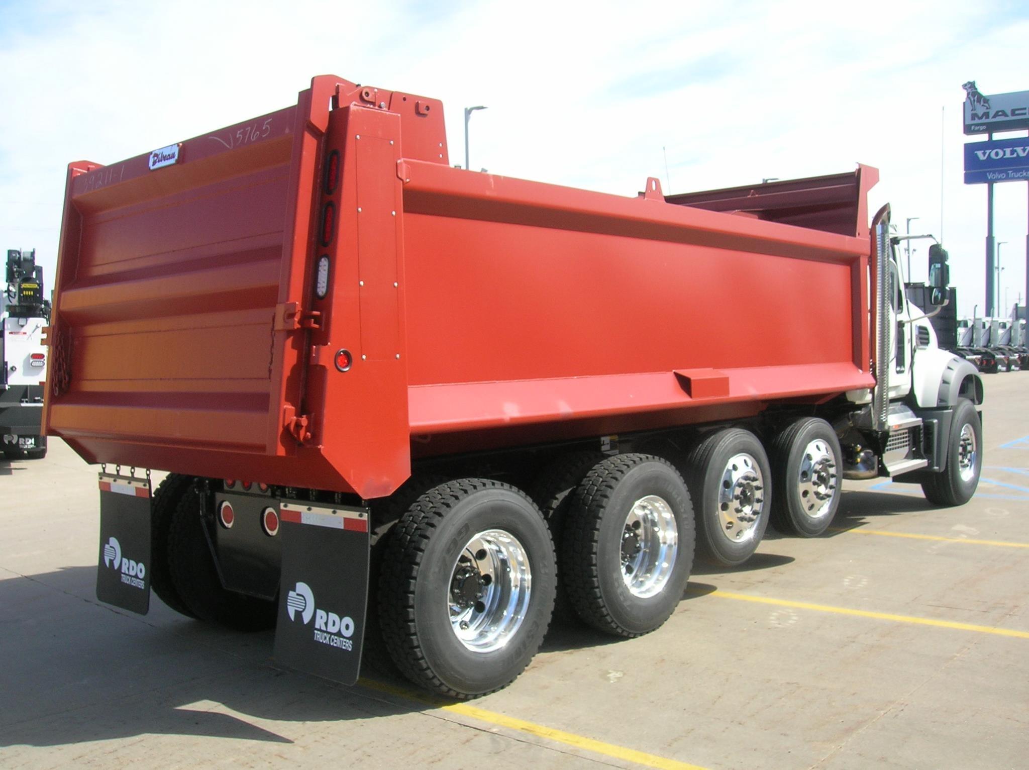 2027 MACK GRANITE 104FR - image 5 of 6