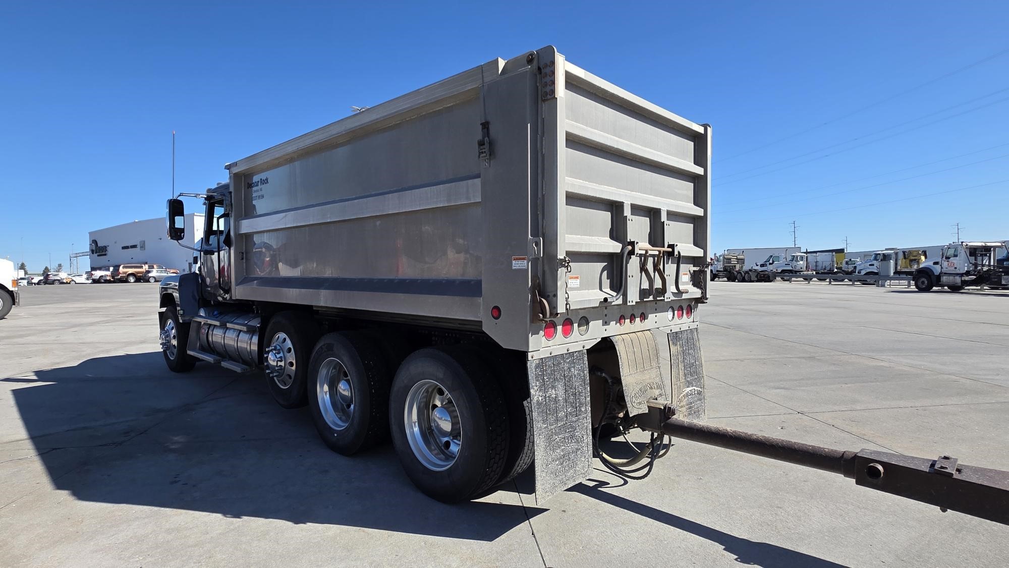 2021 MACK PINNACLE 64R - image 3 of 6