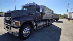 2021 MACK PINNACLE 64R 11021016165