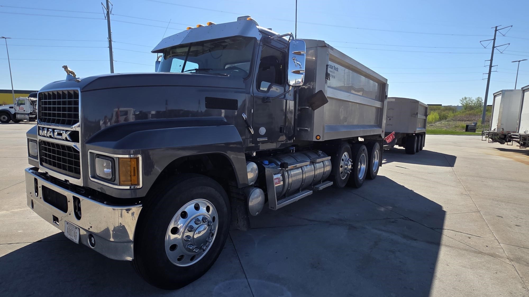 2021 MACK PINNACLE 64R - image 1 of 6