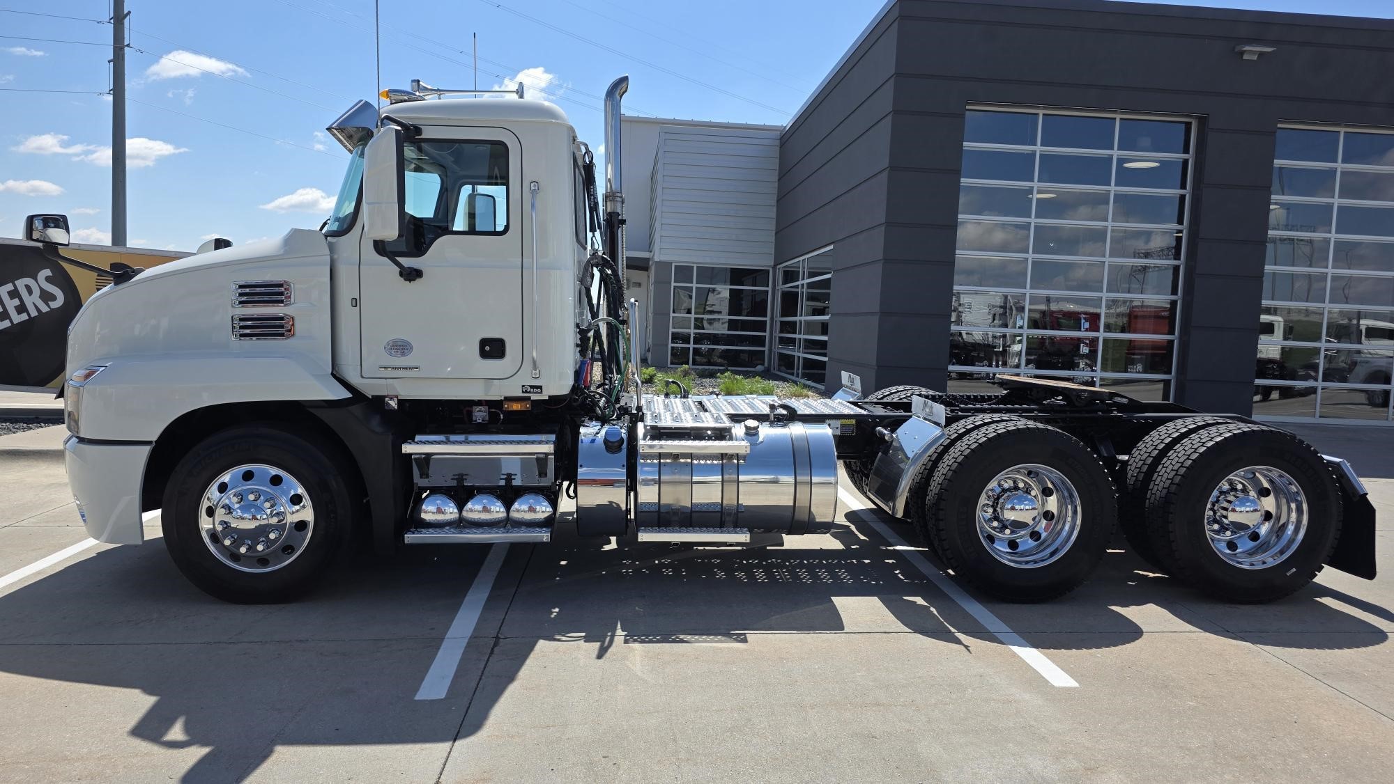 2022 MACK ANTHEM 64T - image 2 of 6