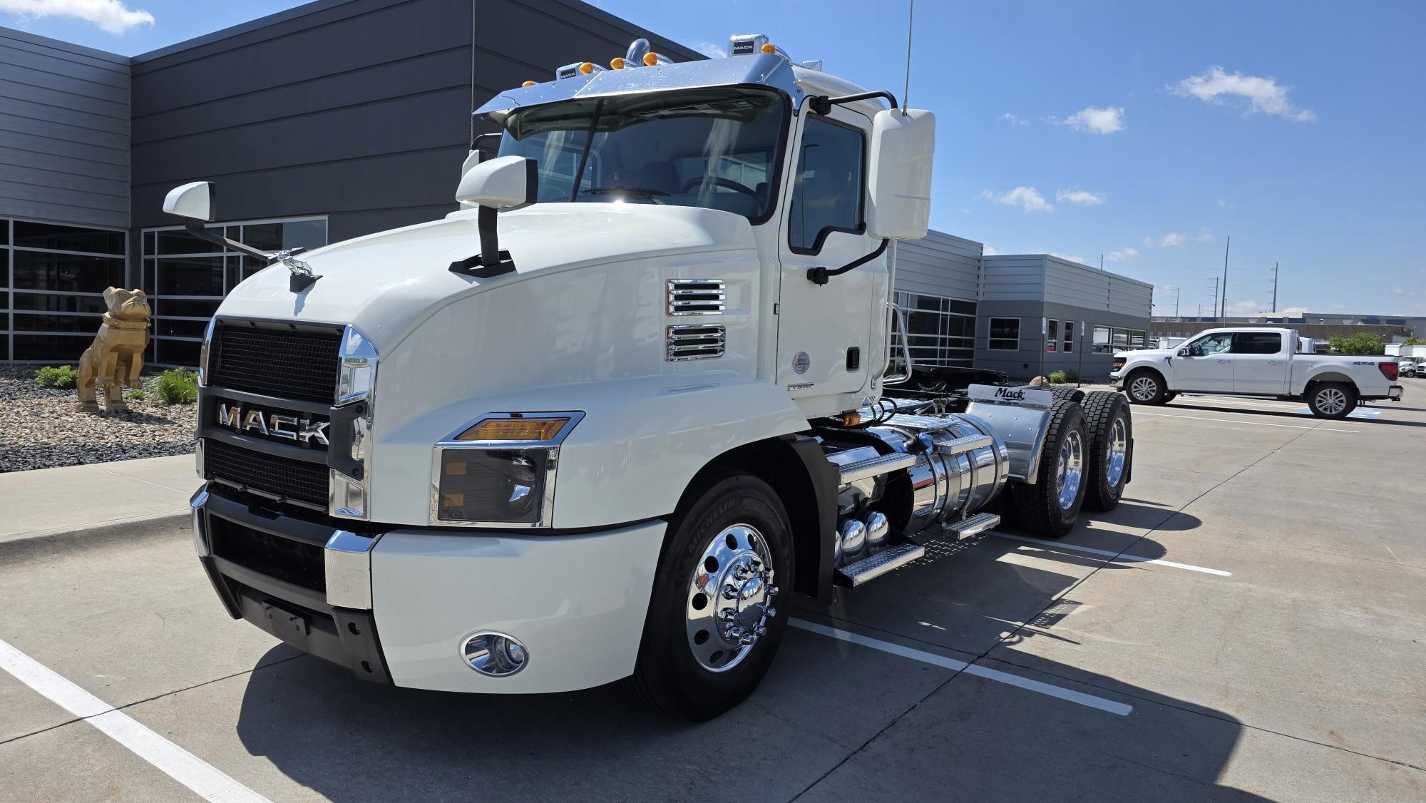 2022 MACK ANTHEM 64T - image 1 of 6