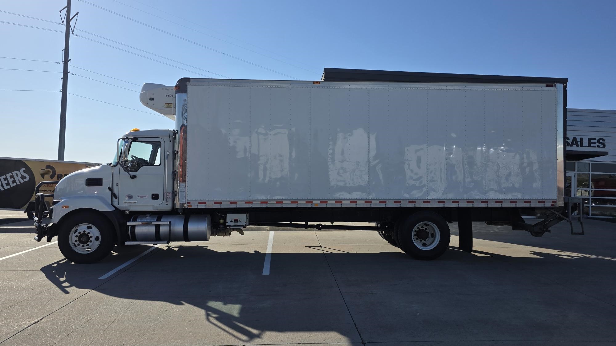 2021 MACK MD6 - image 2 of 6