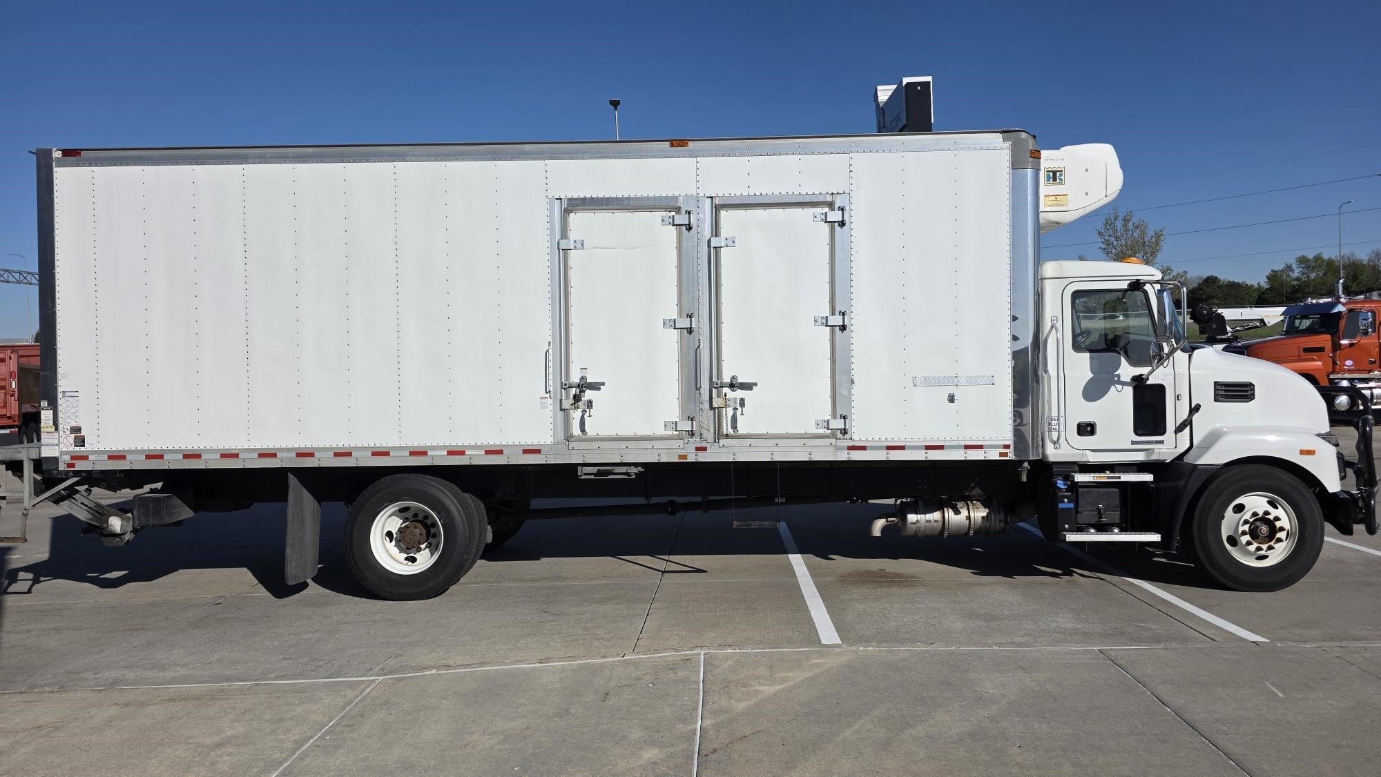 2021 MACK MD6 - image 6 of 6