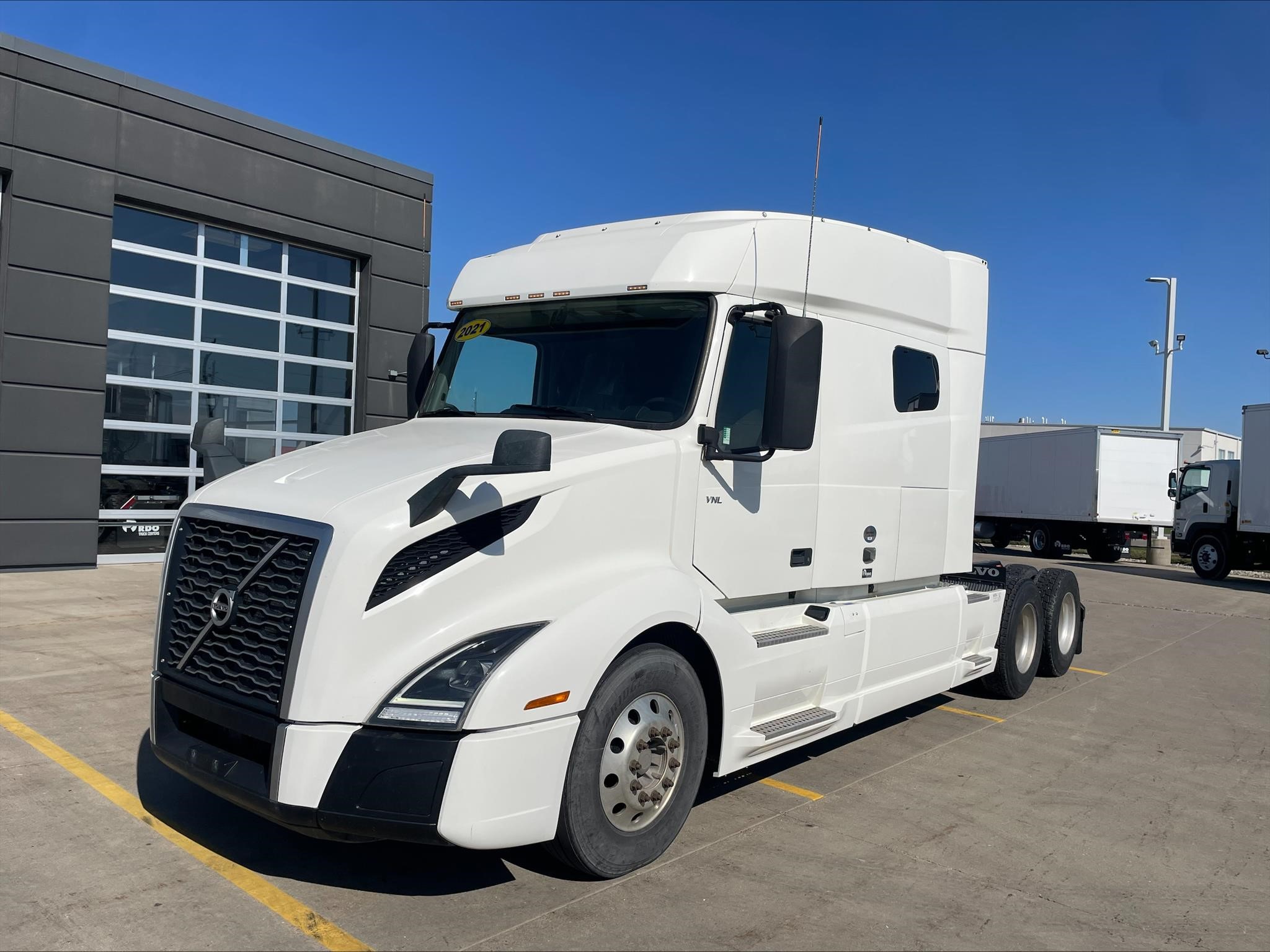 2021 VOLVO VNL64T740 - image 1 of 6
