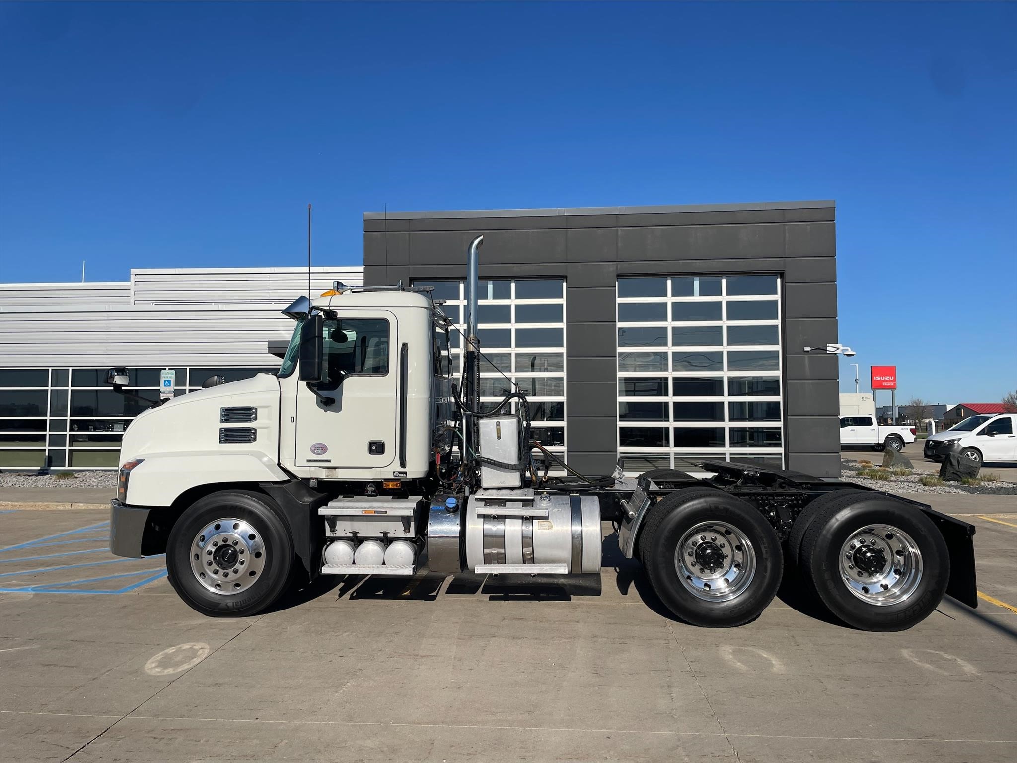 2021 MACK ANTHEM 64T - image 2 of 6