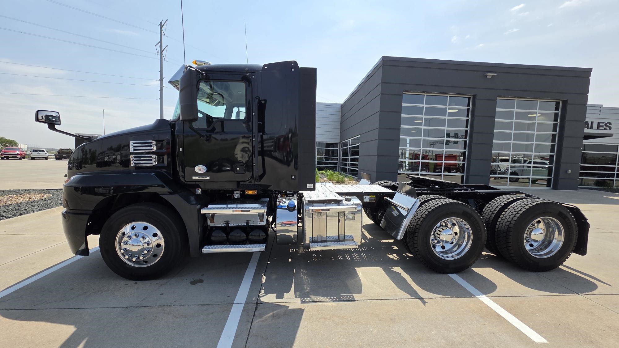 2023 MACK ANTHEM 64T - image 2 of 6