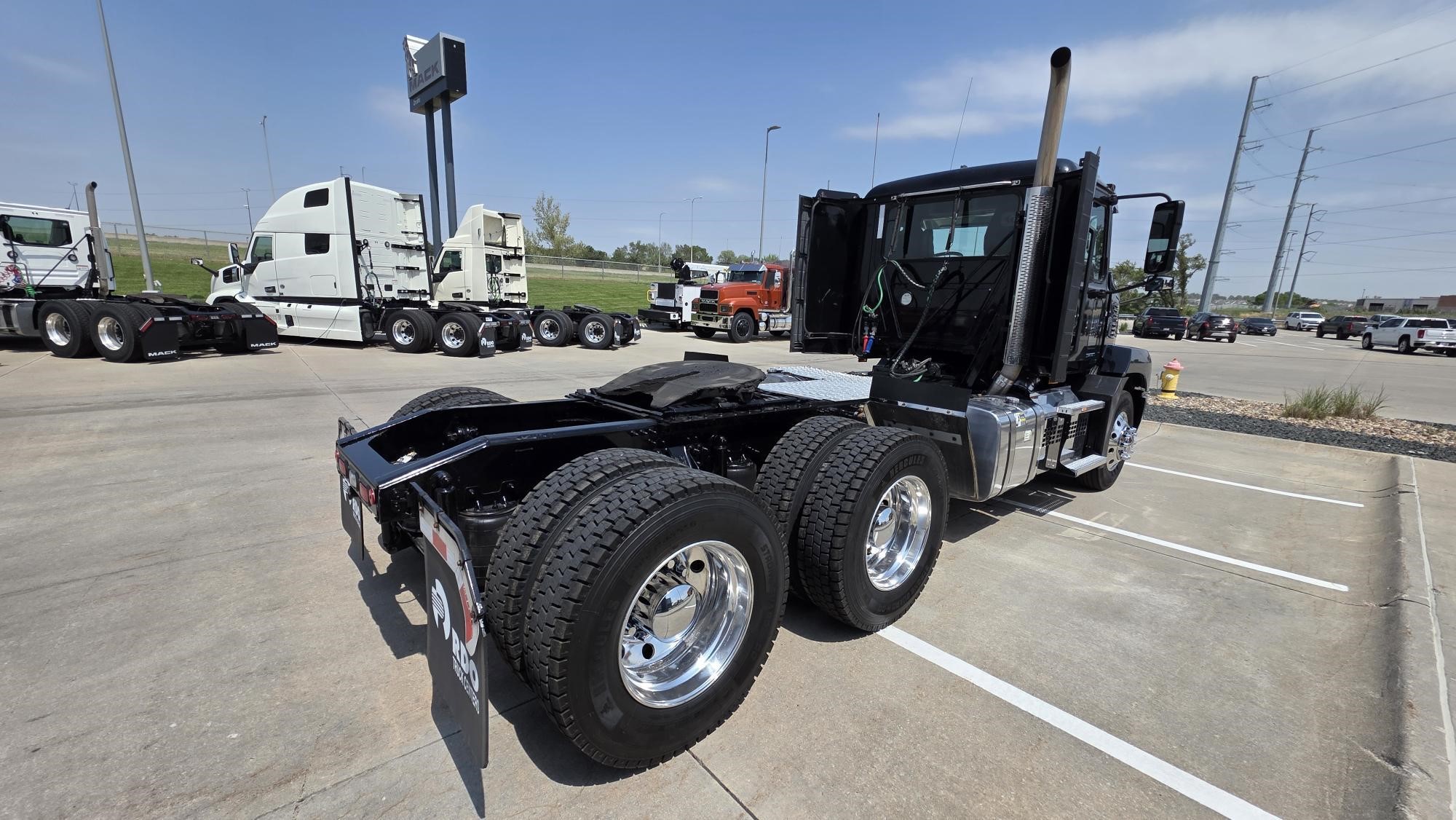 2023 MACK ANTHEM 64T - image 5 of 6