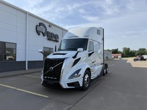 2025 VOLVO VNL64T660 11025530012