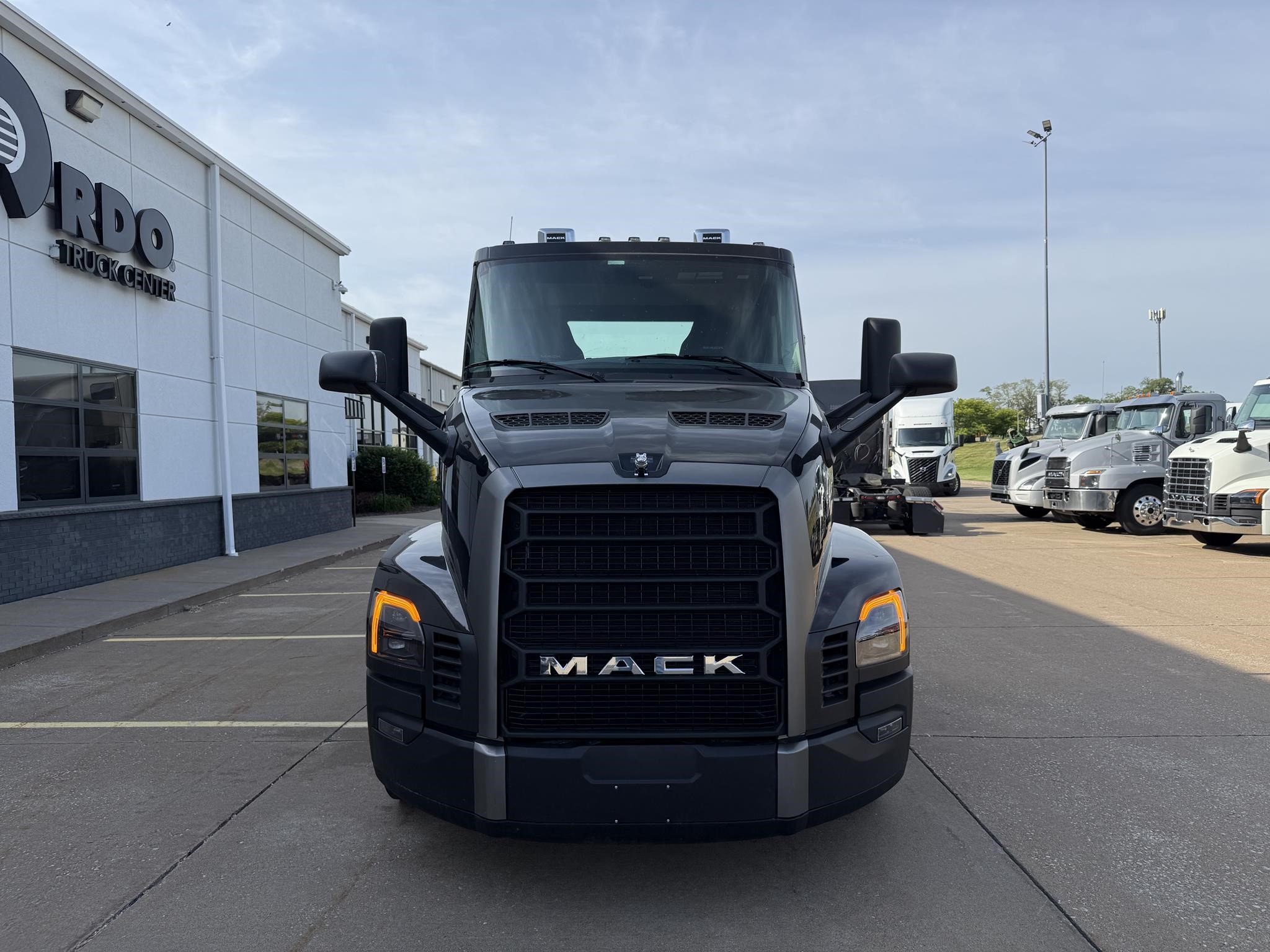 2026 Mack Pioneer — photo 2