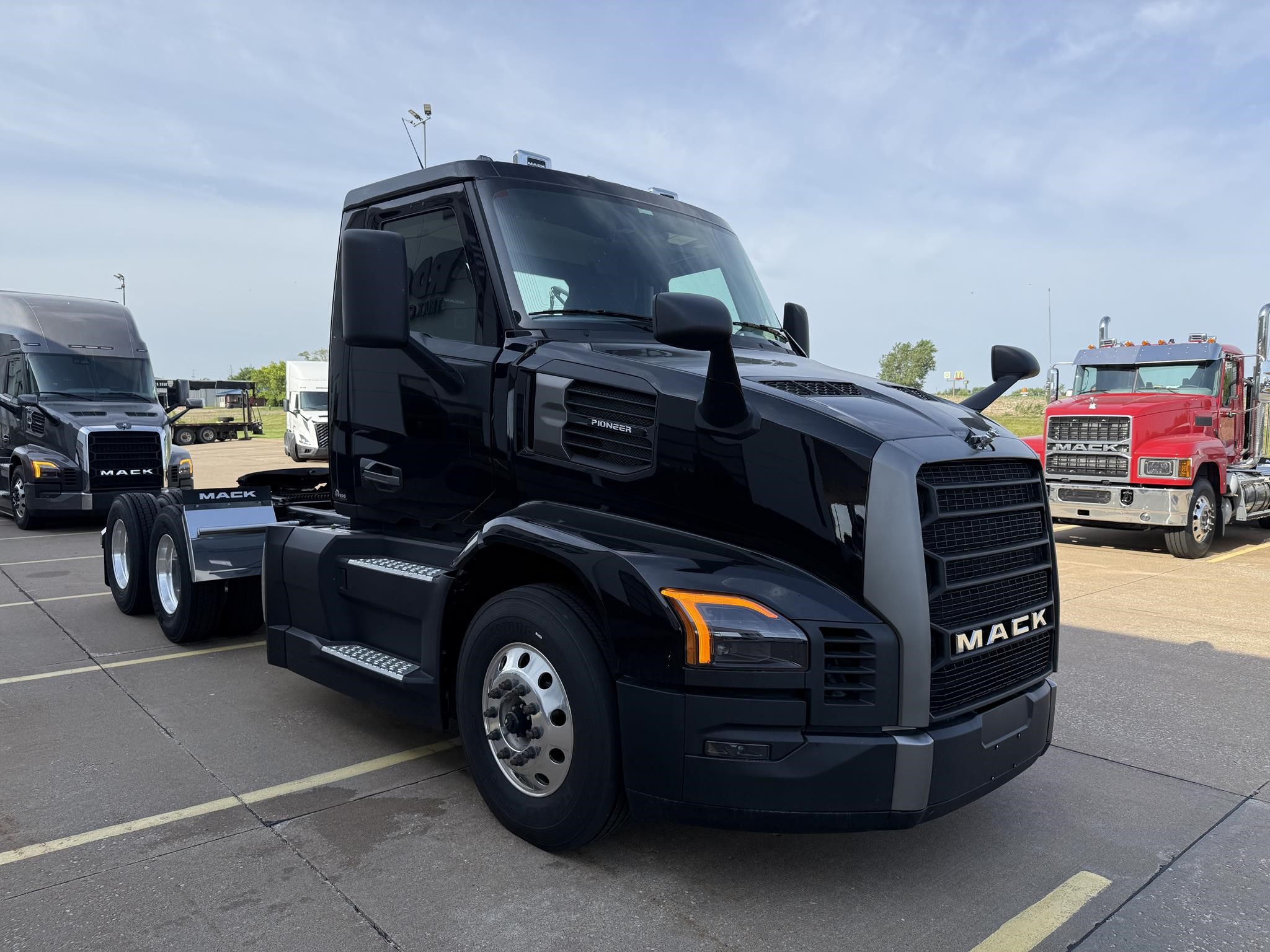 2026 Mack Pioneer — photo 3