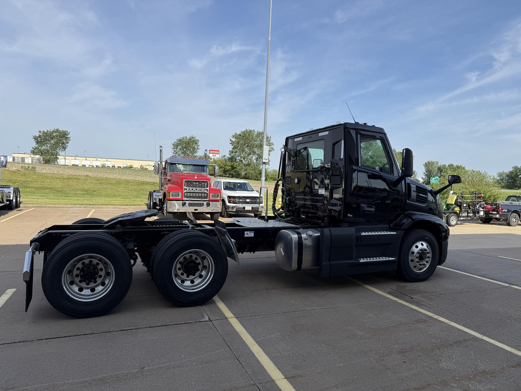 2026 Mack Pioneer — photo 4