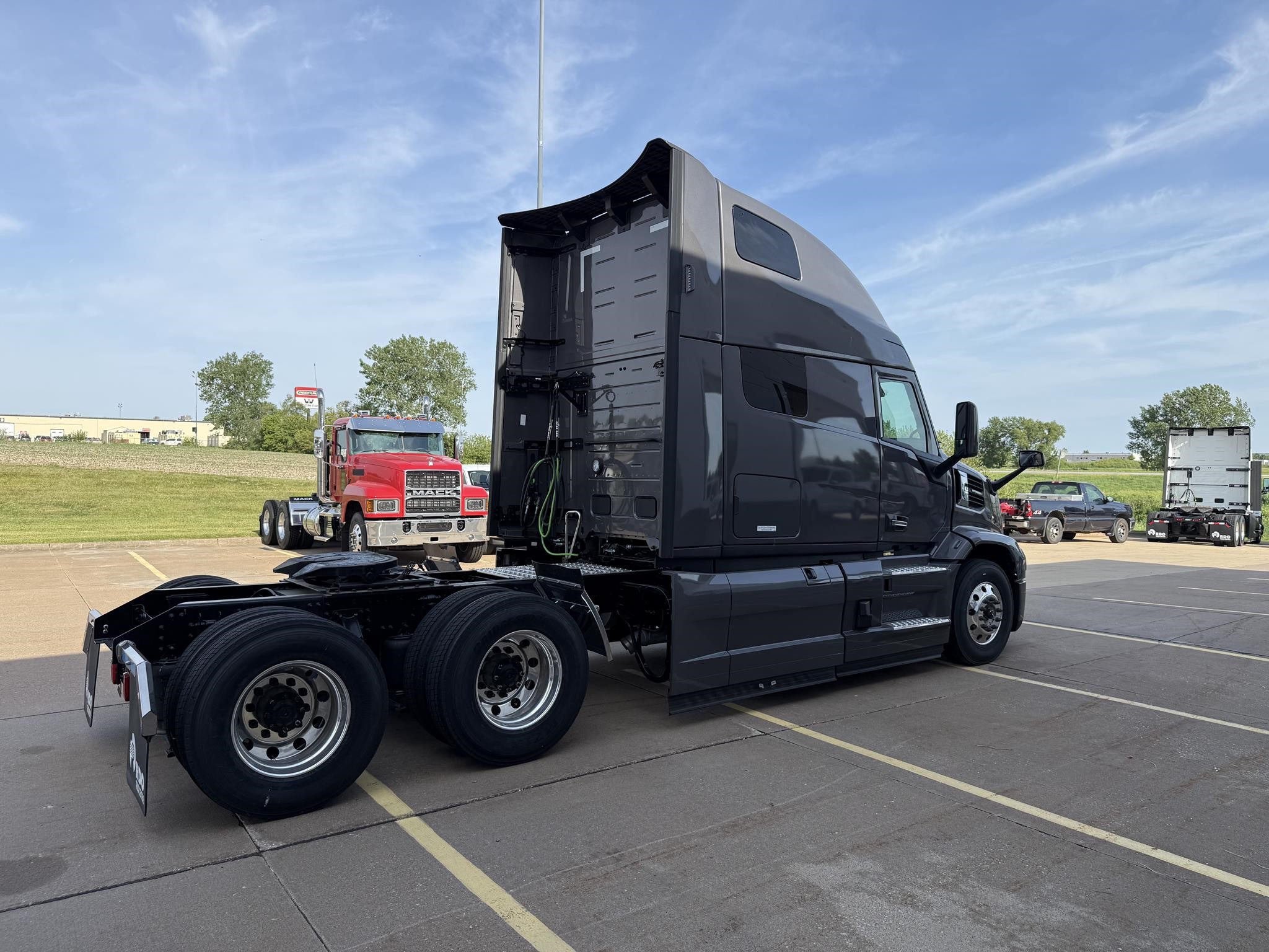 2026 MACK PIONEER 64T - image 4 of 6