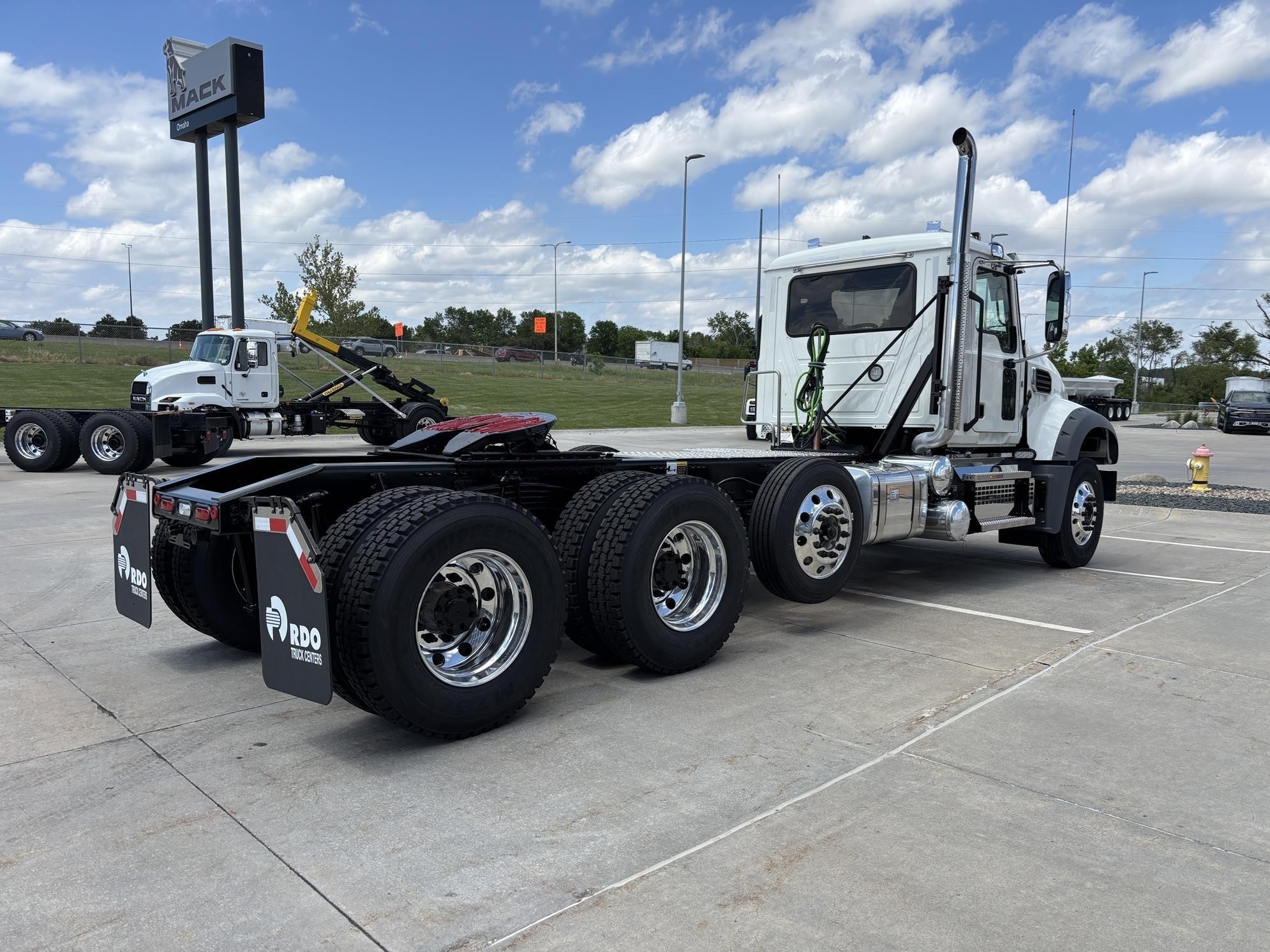 2027 MACK GRANITE 84FT - image 5 of 6