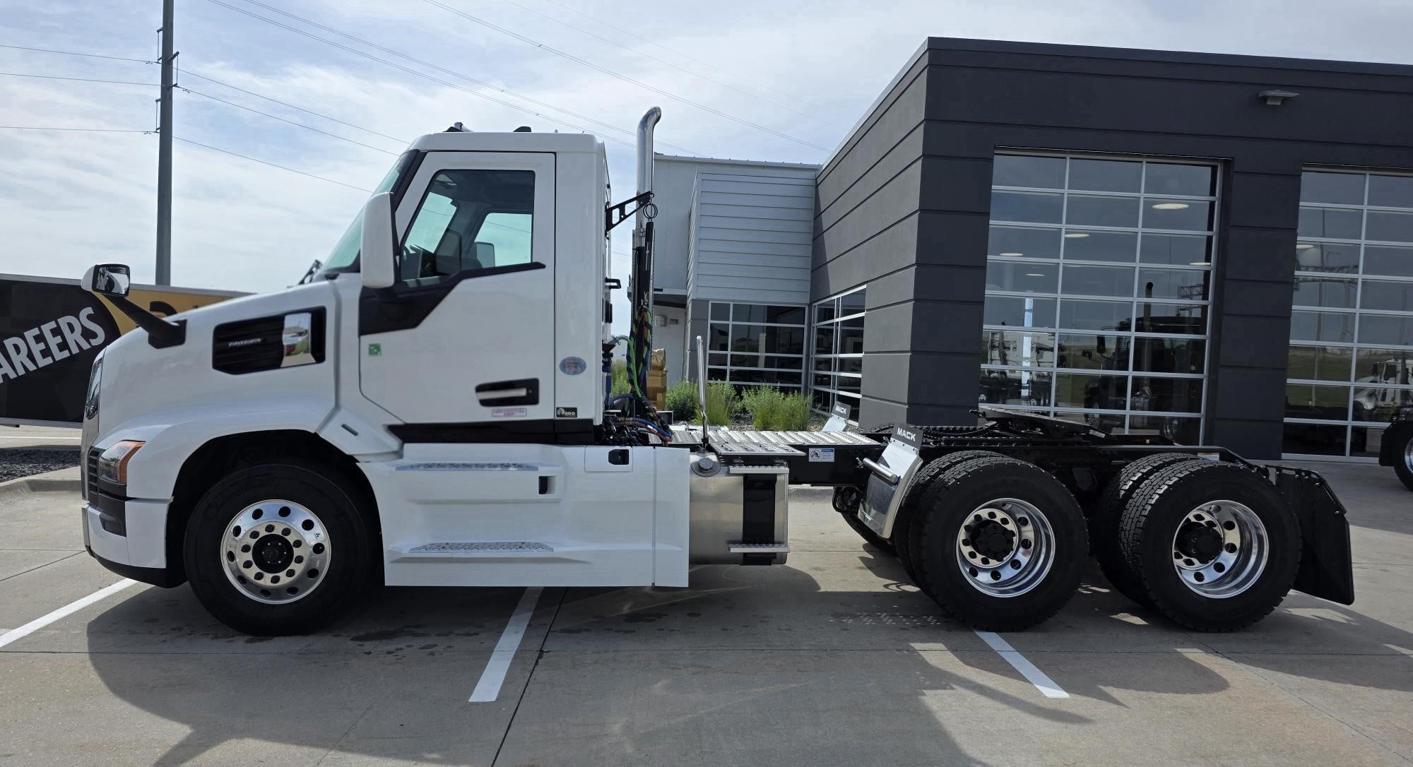 2026 MACK PIONEER 64T - image 2 of 6