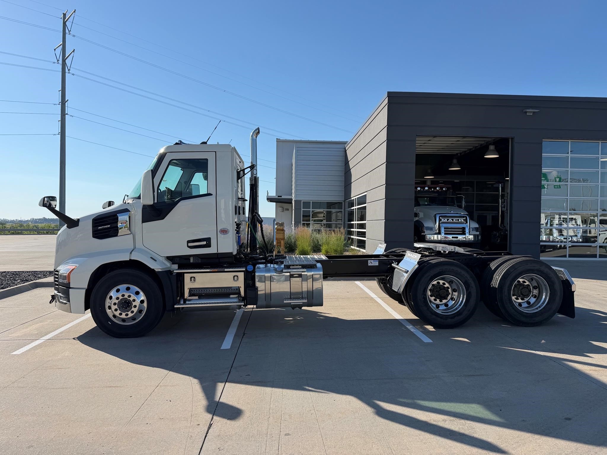 2026 MACK ANTHEM 64T 2026 MACK ANTHEM 64T - image 2 of 6