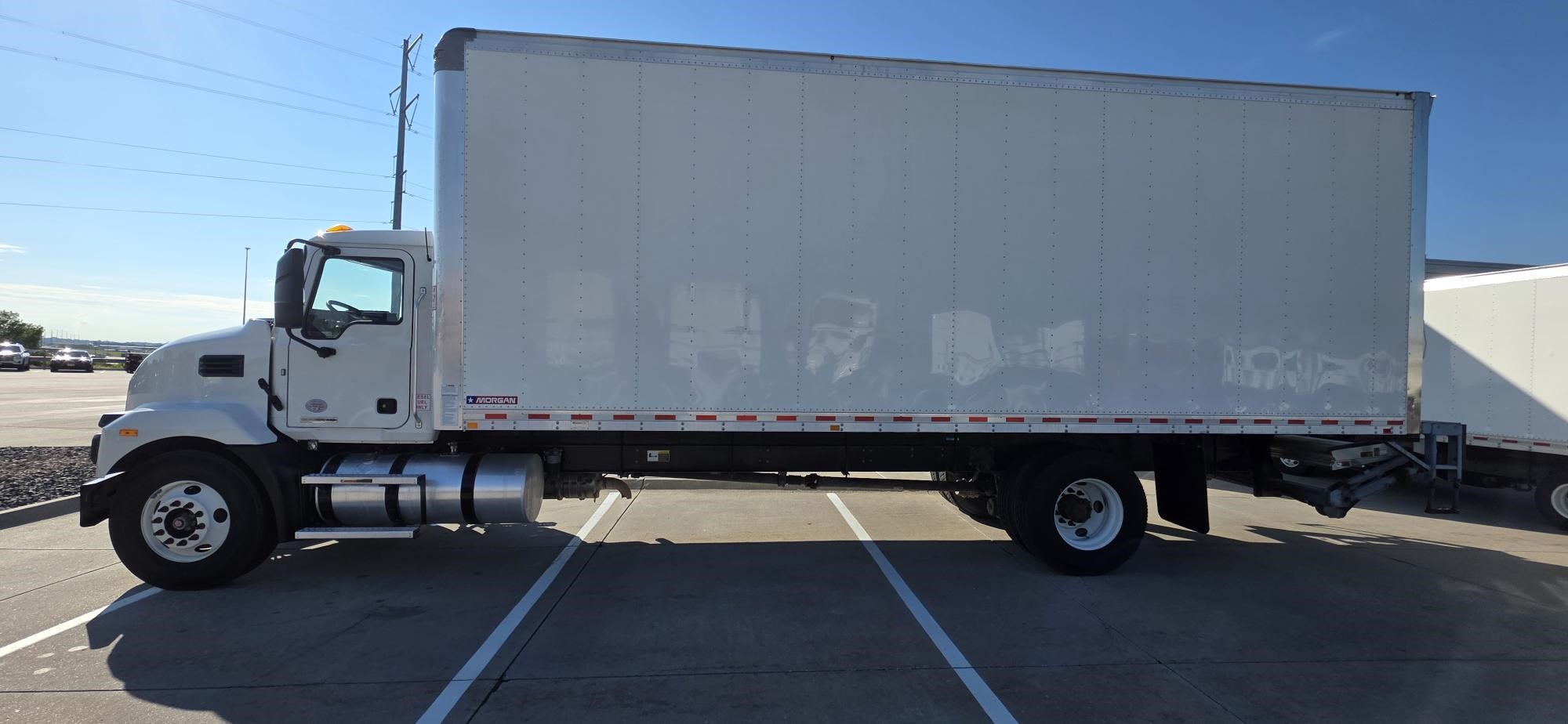 2022 MACK MD6 - image 2 of 6