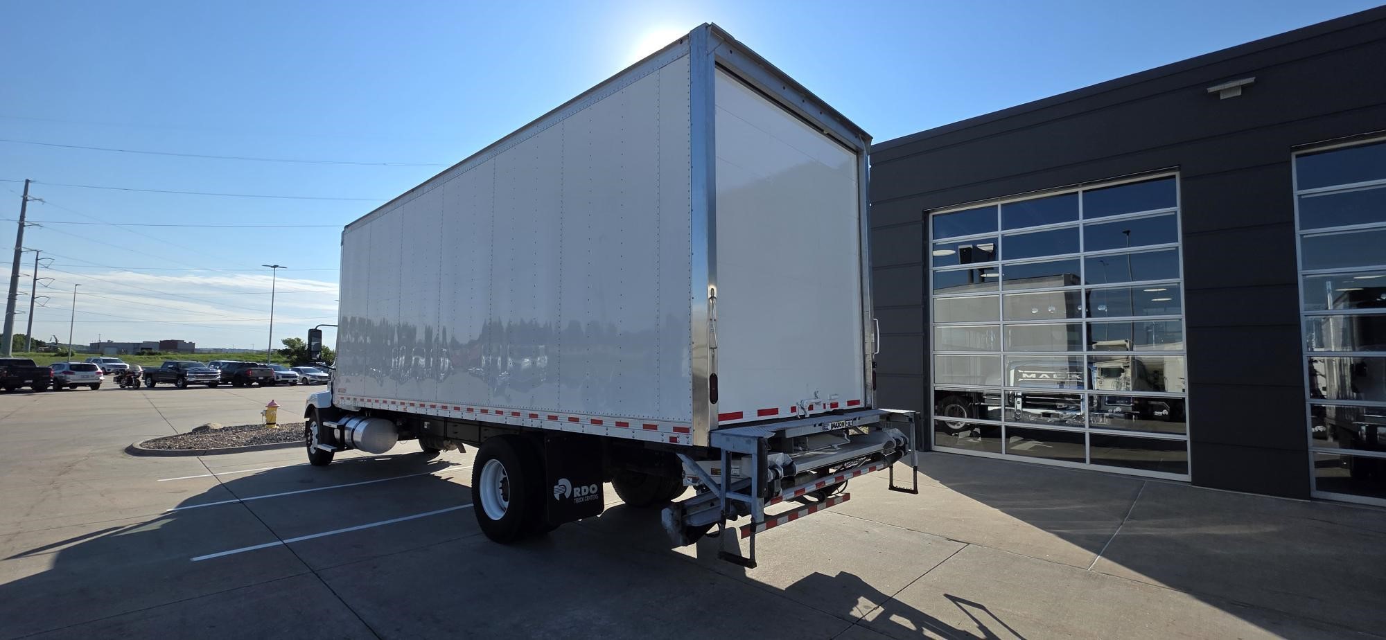 2022 MACK MD6 - image 3 of 6