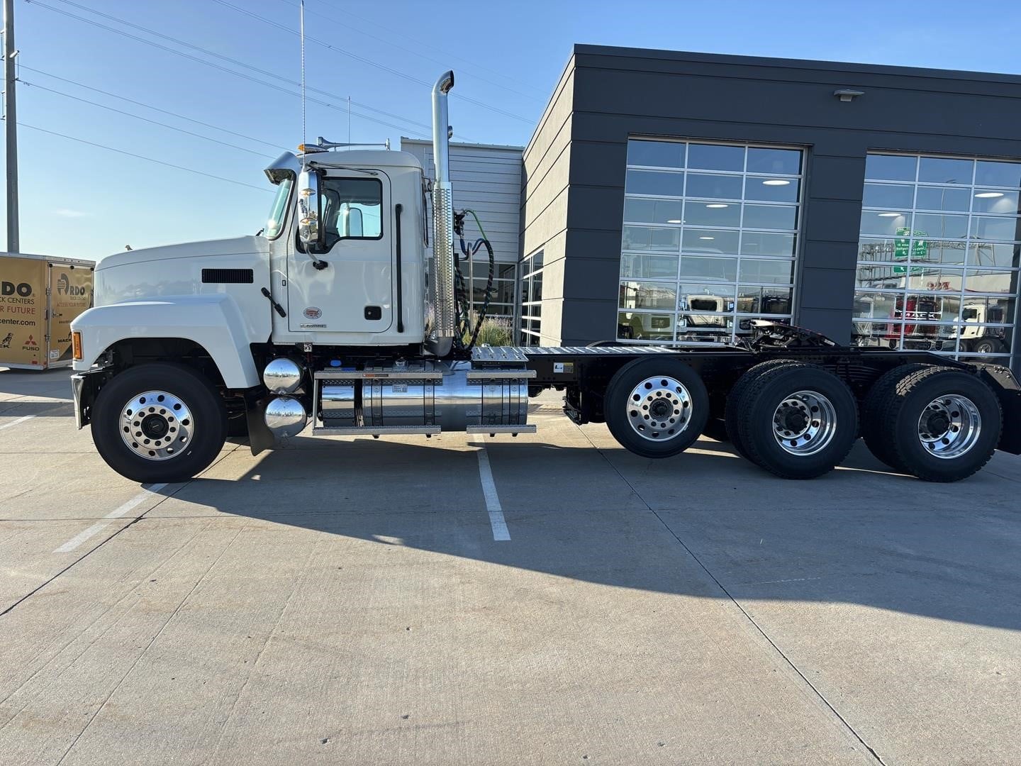 2027 MACK PINNACLE 84T 2027 MACK PINNACLE 84T - image 2 of 6