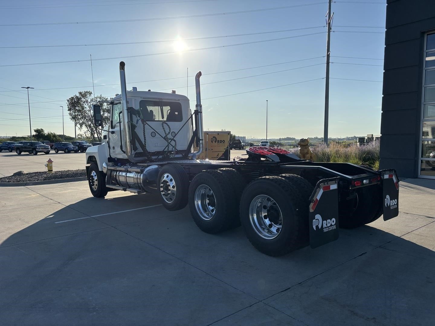 2027 MACK PINNACLE 84T 2027 MACK PINNACLE 84T - image 3 of 6