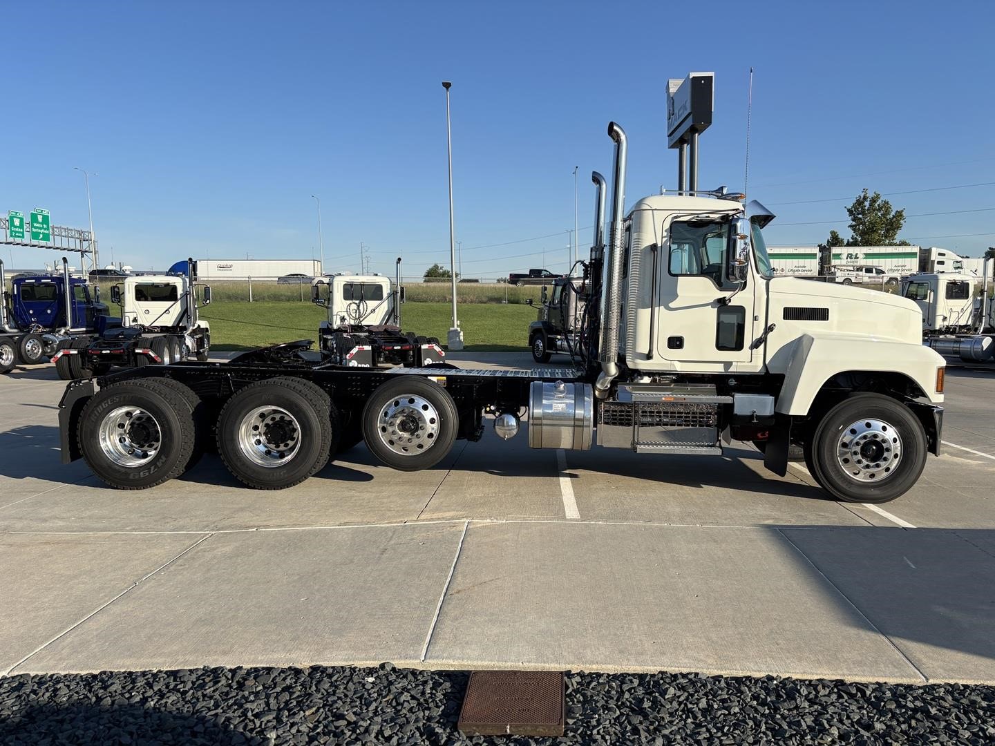 2027 MACK PINNACLE 84T 2027 MACK PINNACLE 84T - image 6 of 6