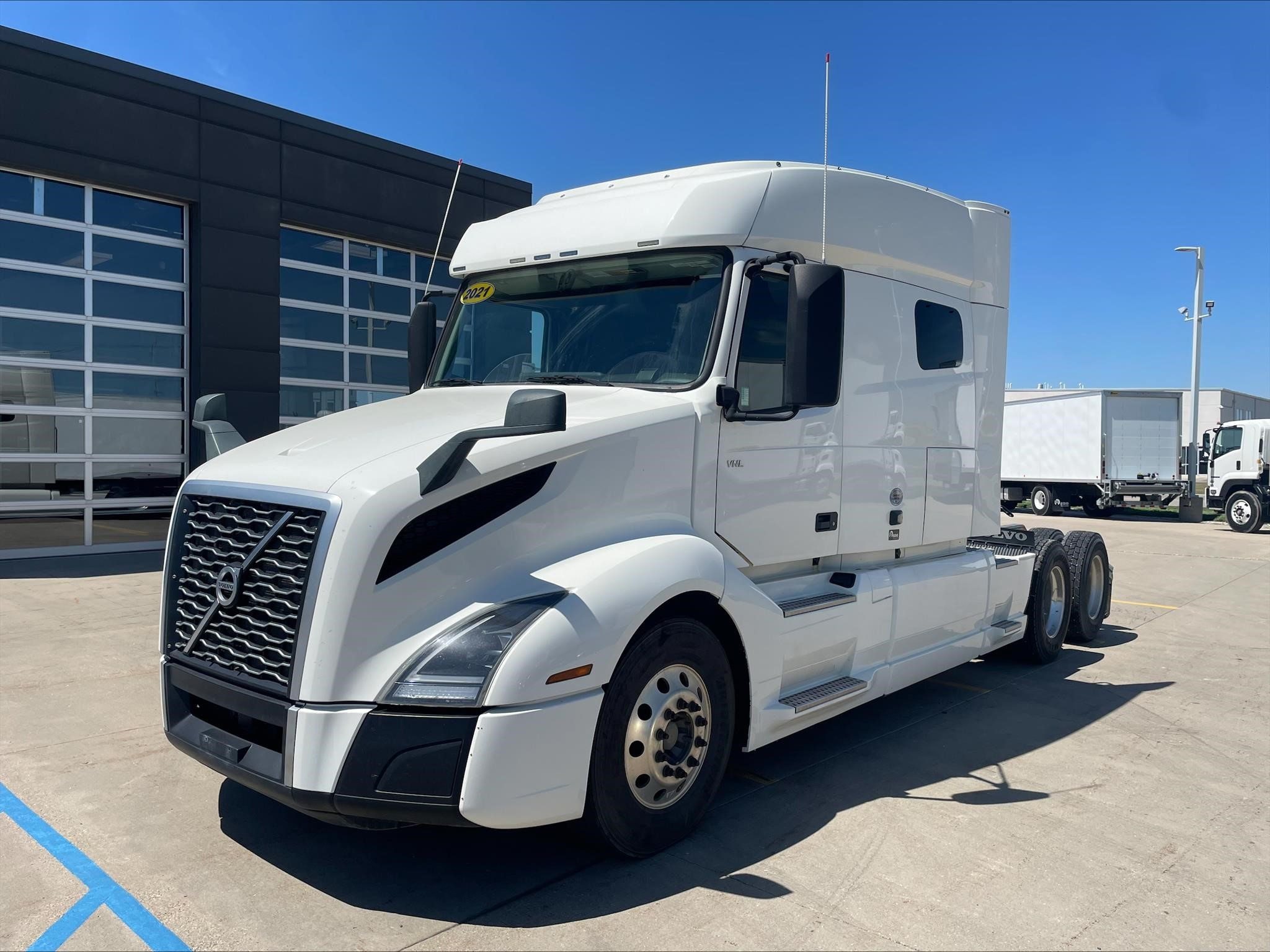 2021 VOLVO VNL64T740 - image 1 of 6