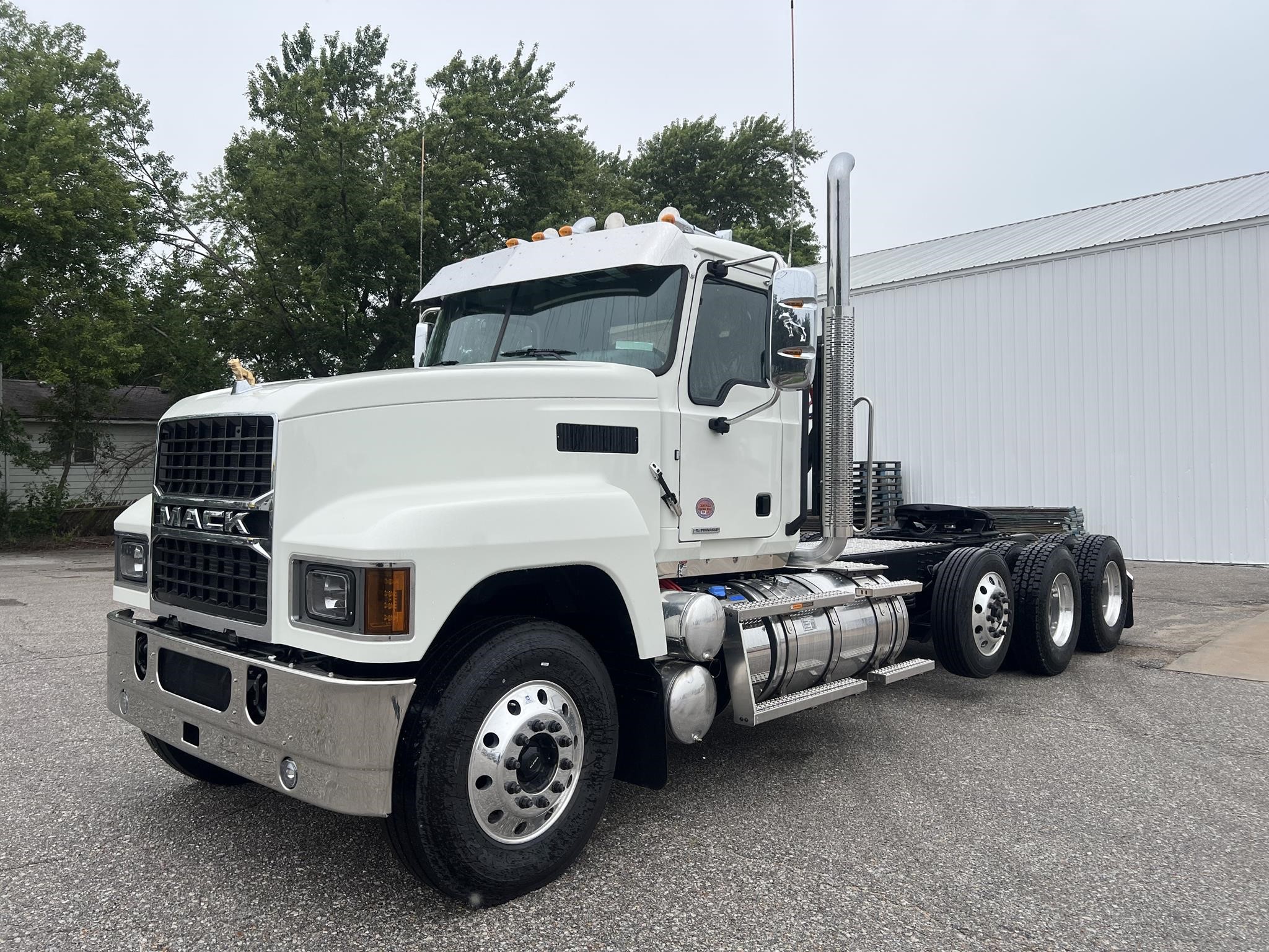 2027 MACK PINNACLE 84T - image 1 of 6