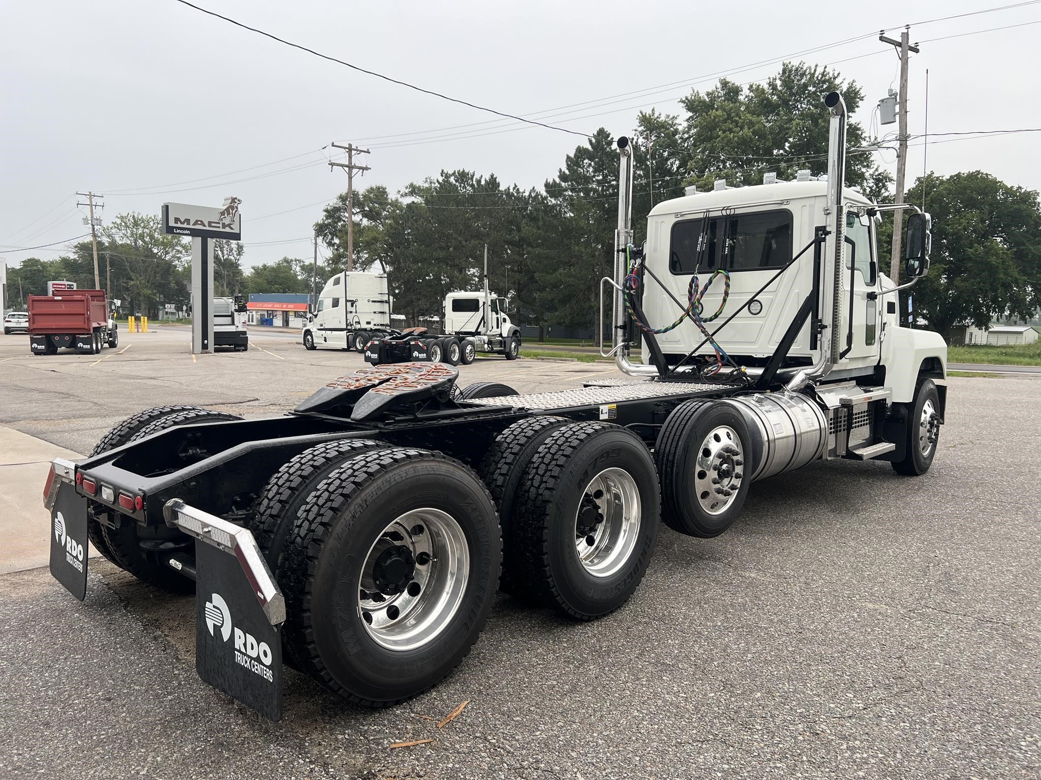 2027 MACK PINNACLE 84T - image 5 of 6