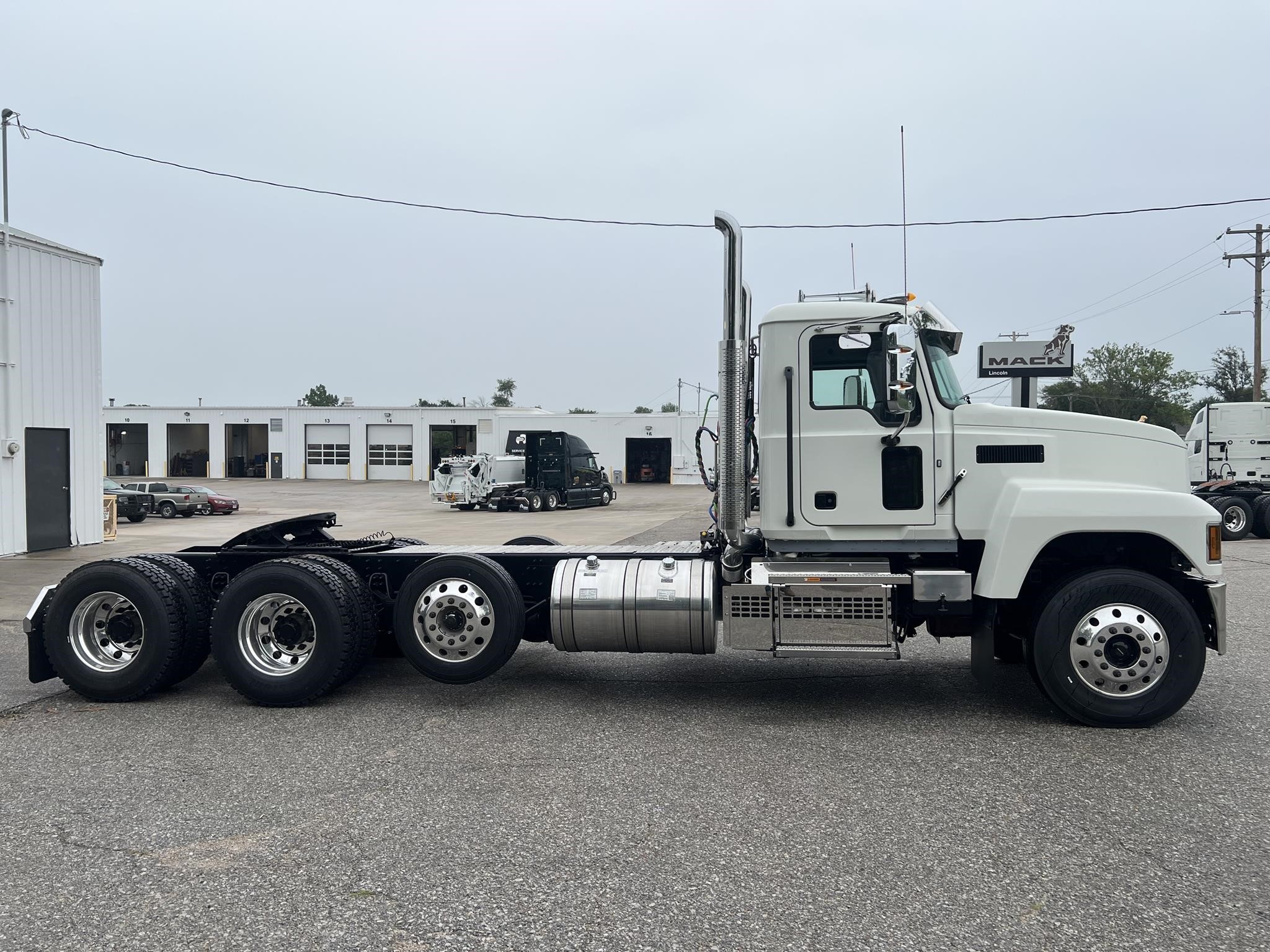 2027 MACK PINNACLE 84T - image 6 of 6