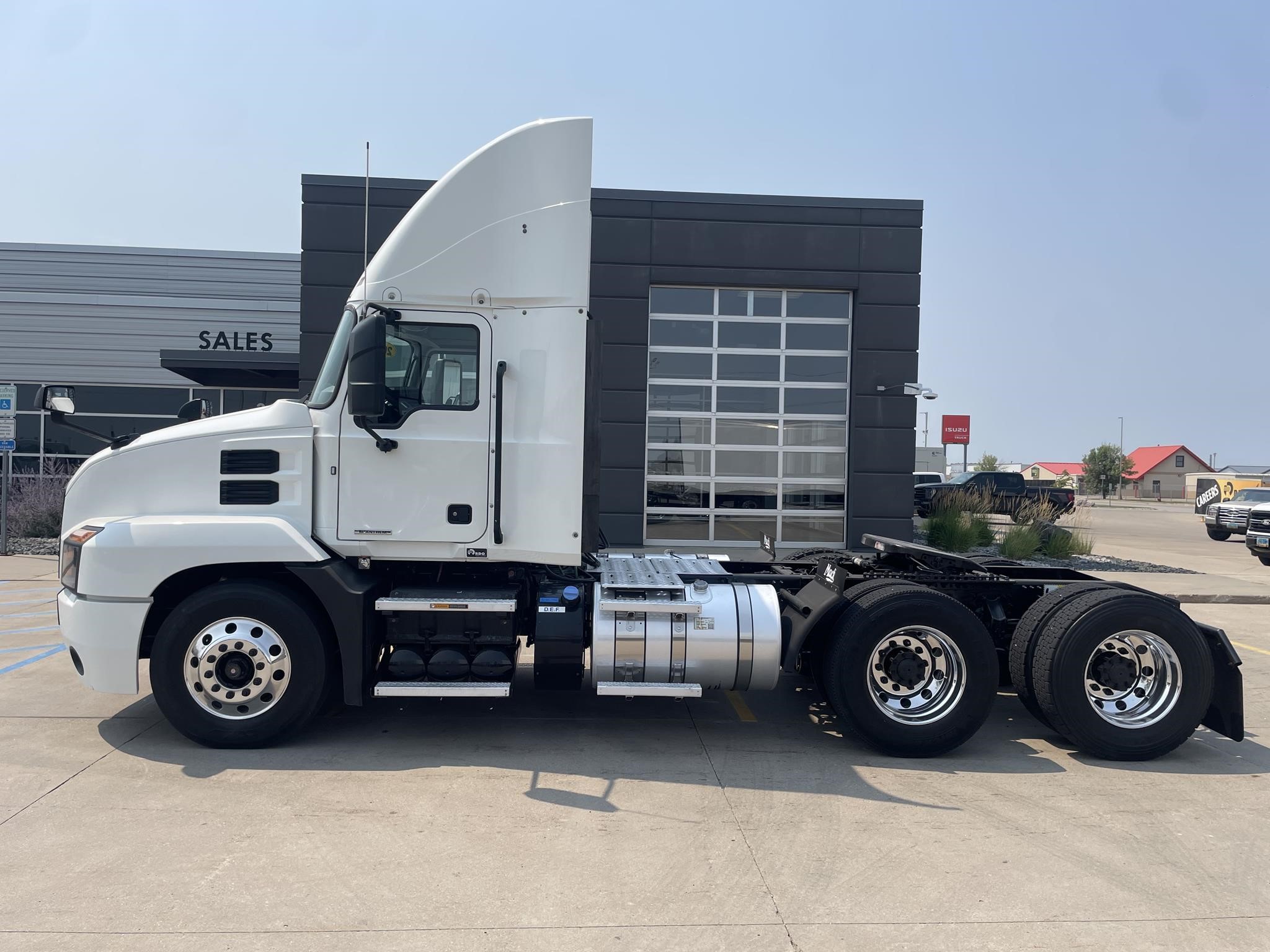 2020 Mack Anthem — photo 2