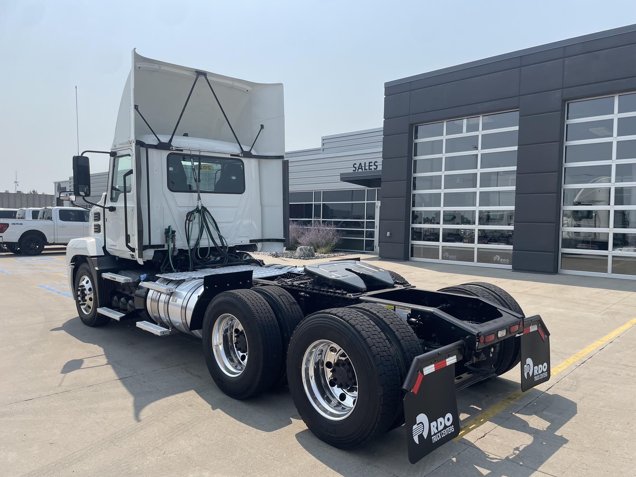 2020 Mack Anthem — photo 3
