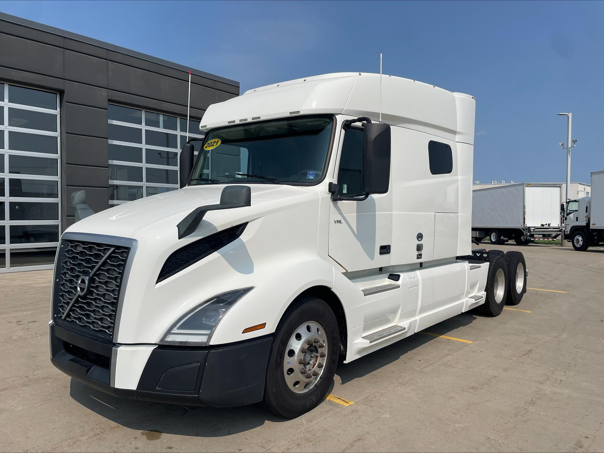 2021 VOLVO VNL64T740 - image 1 of 6